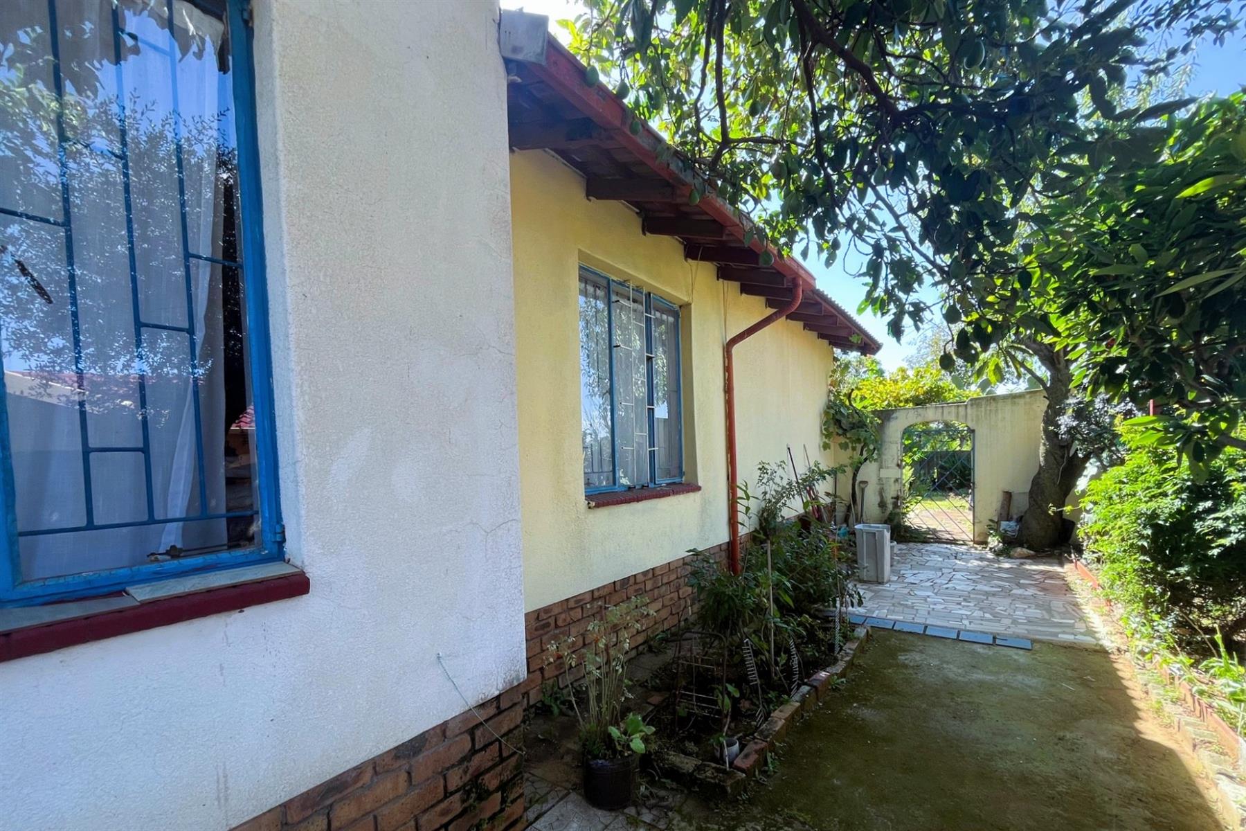 Spacious 4 Bedroom Home with Endless Potential in Elandspark!