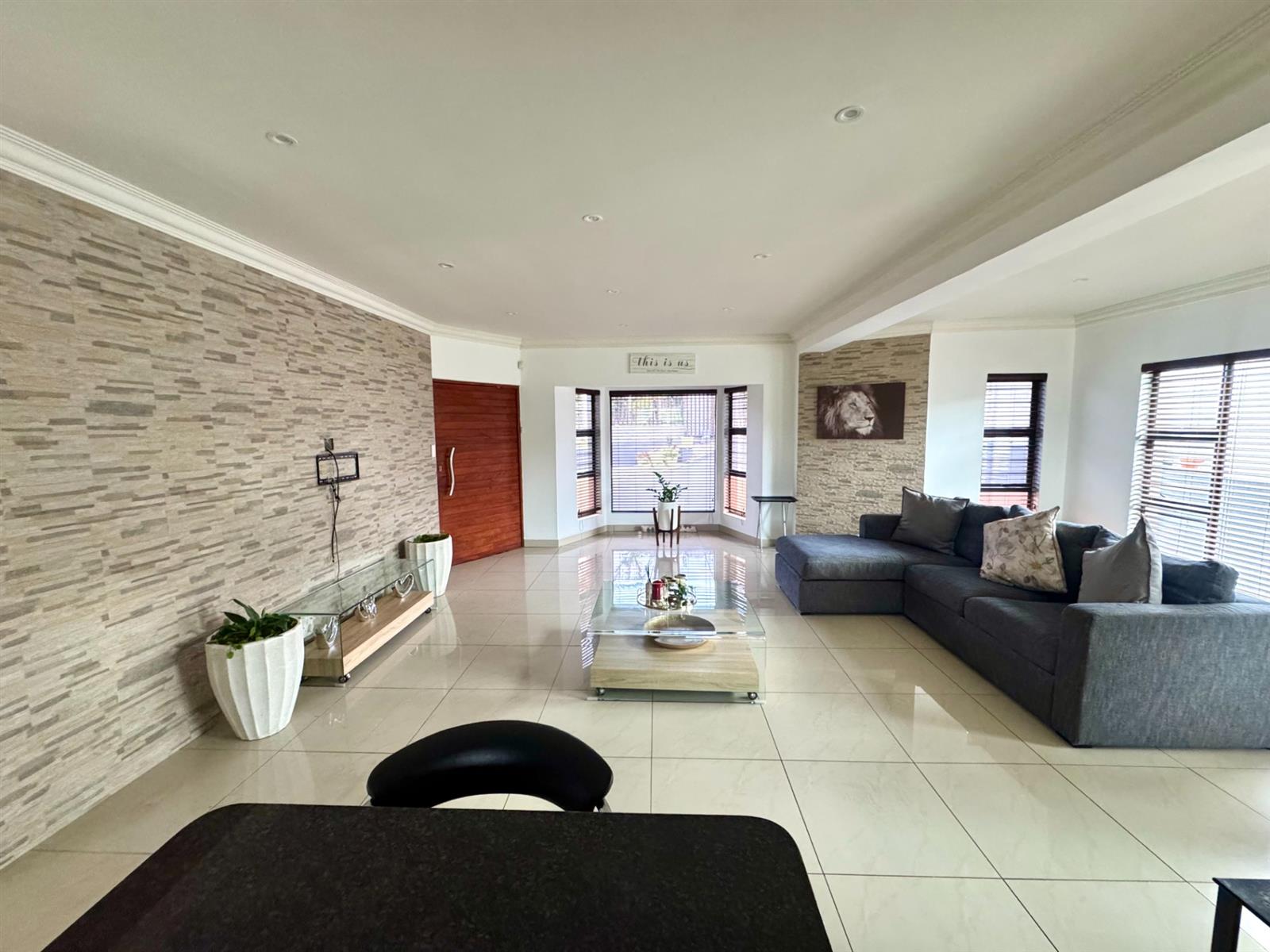 Effortless Elegance Meets Prime Location