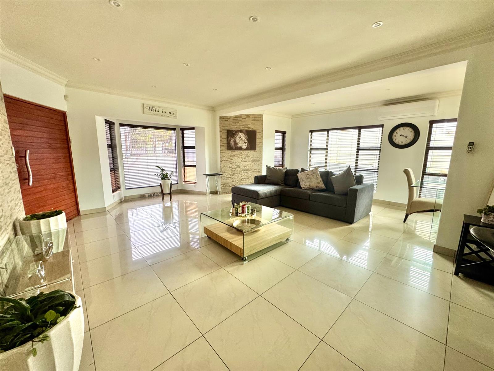 Effortless Elegance Meets Prime Location