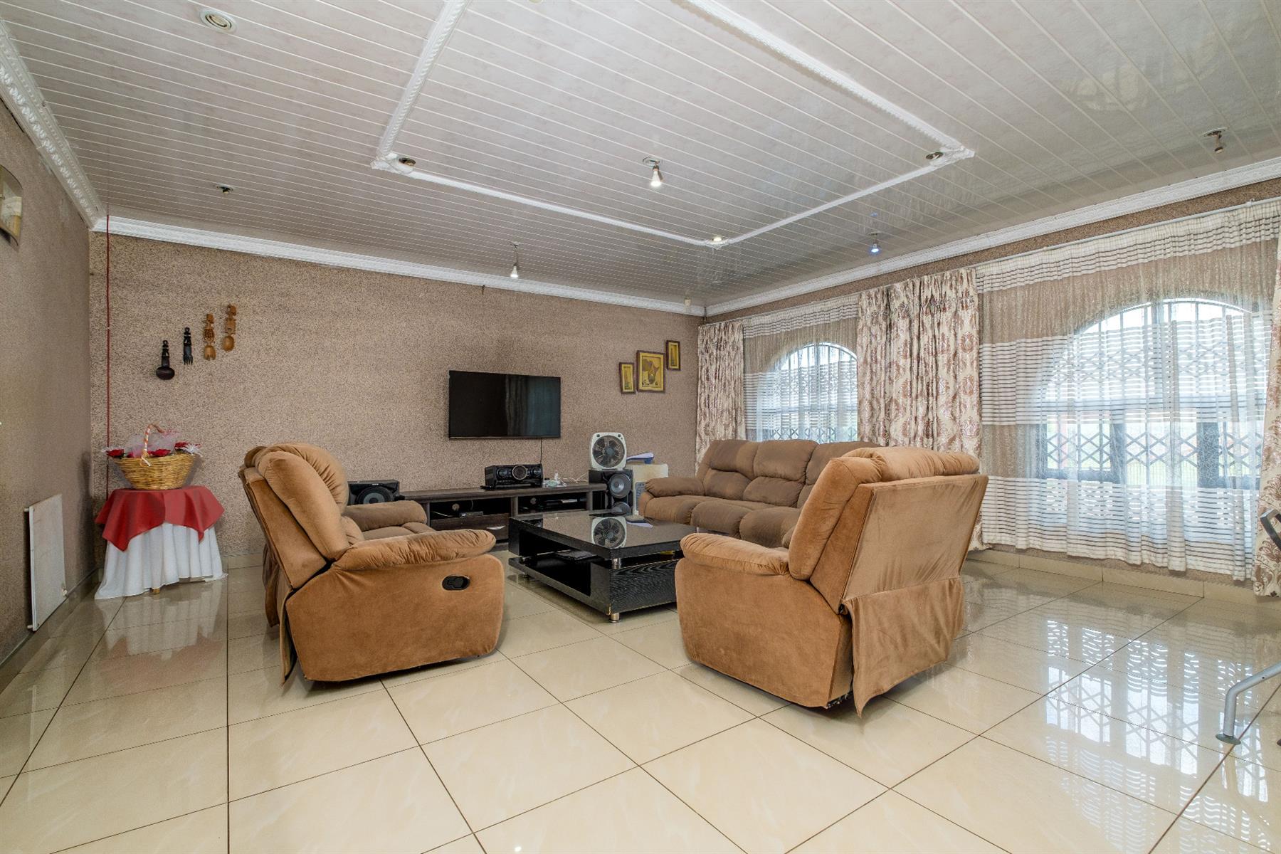 House for sale in Witpoortjie, Roodepoort, 310 m²