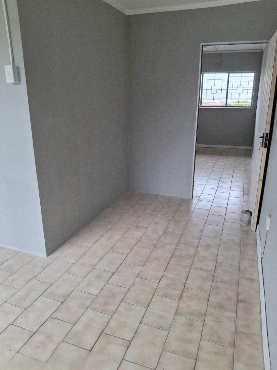 Apartment To Sale in Bluff, Durban, KwaZulu Natal