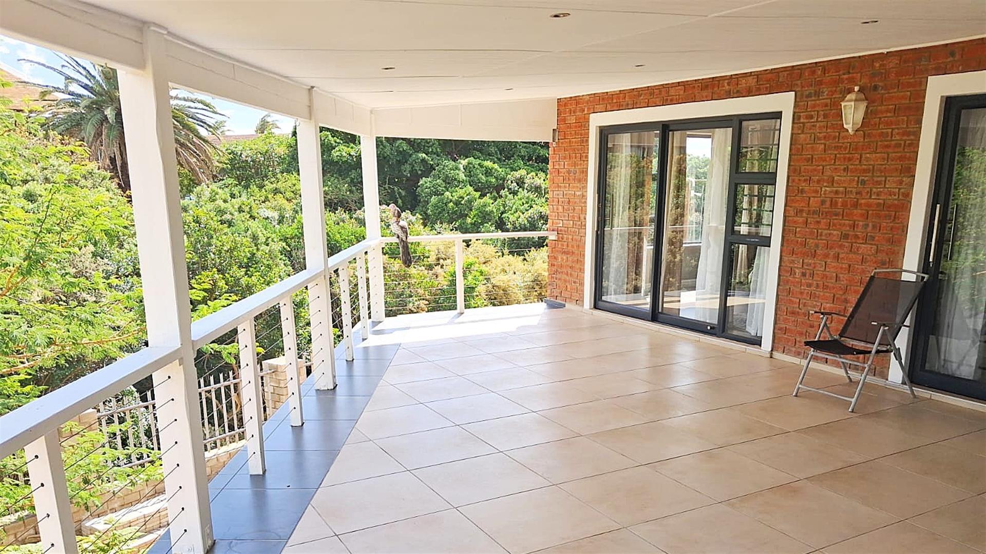 4 Bedroom Home with Flatlet , Covered Patio and Greenbelt view in Noorsekloof, Jeffreys Bay