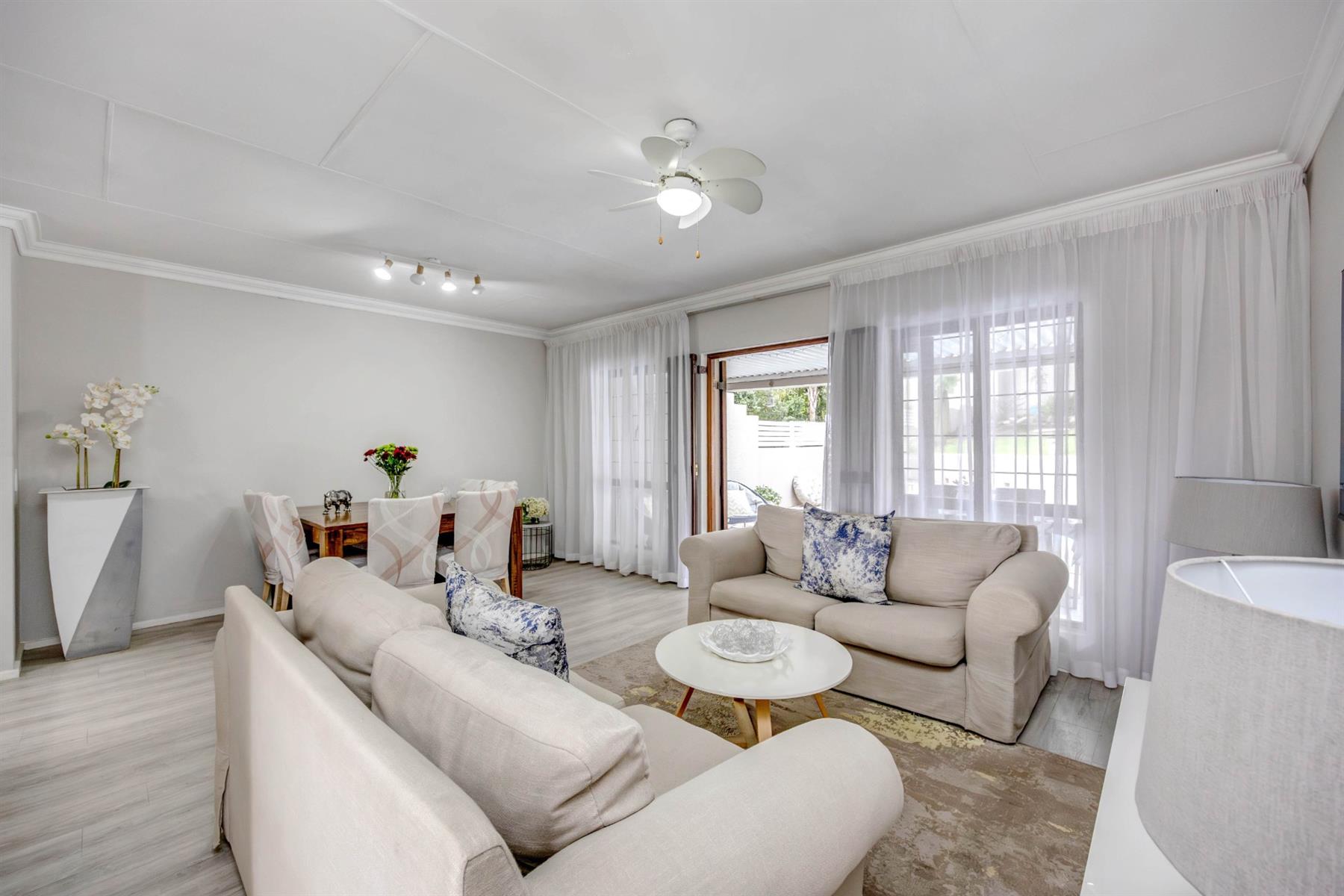 Beautiful 2 Bedroom 1 Bathroom Simplex in Craigavon. Fourways.