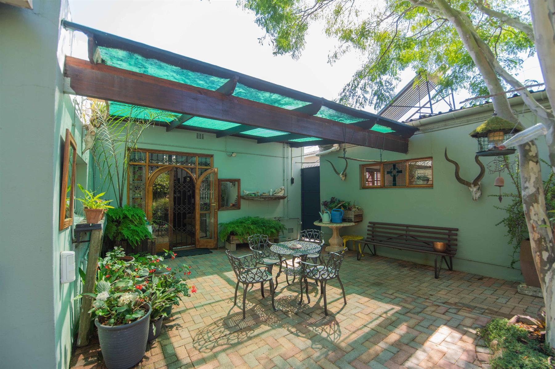 Charming, Immaculate 3 Bedroom Home with Character and Cottage Flatlet
