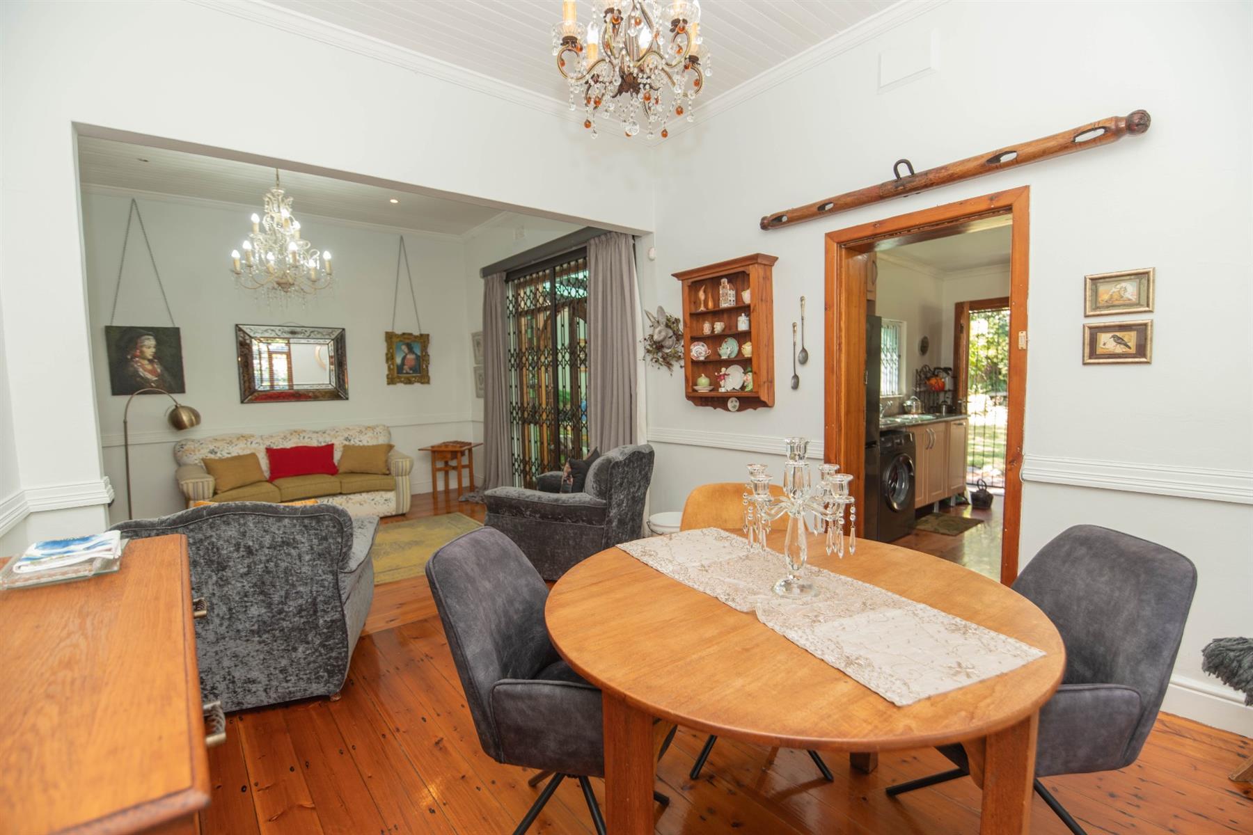 Charming, Immaculate 3 Bedroom Home with Character and Cottage Flatlet