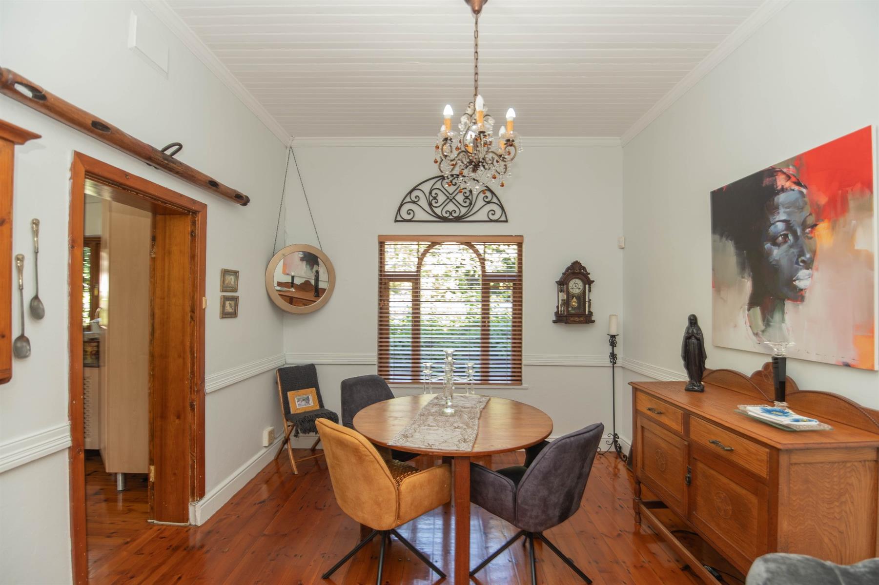 Charming, Immaculate 3 Bedroom Home with Character and Cottage Flatlet