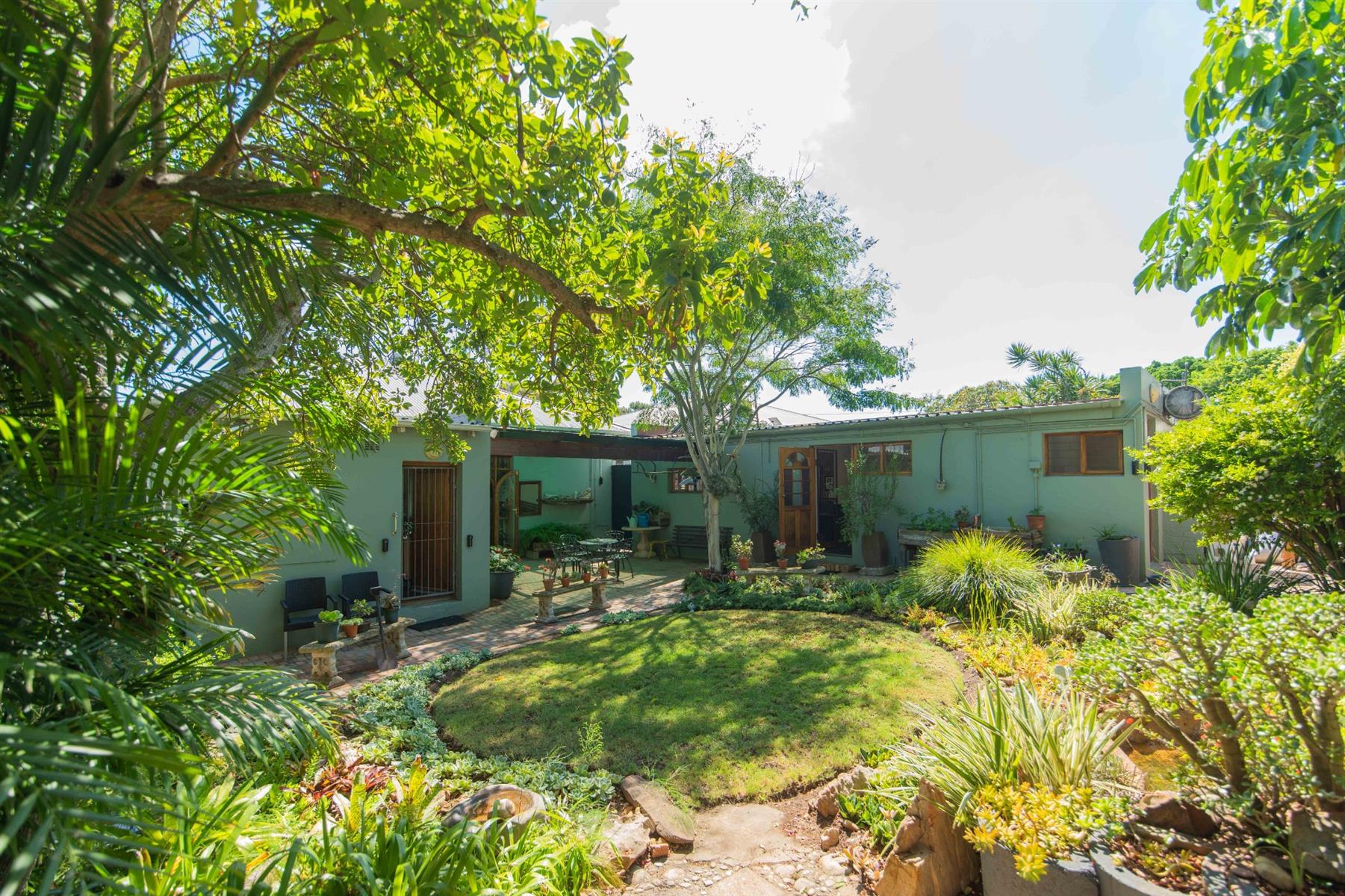Charming, Immaculate 3 Bedroom Home with Character and Cottage Flatlet