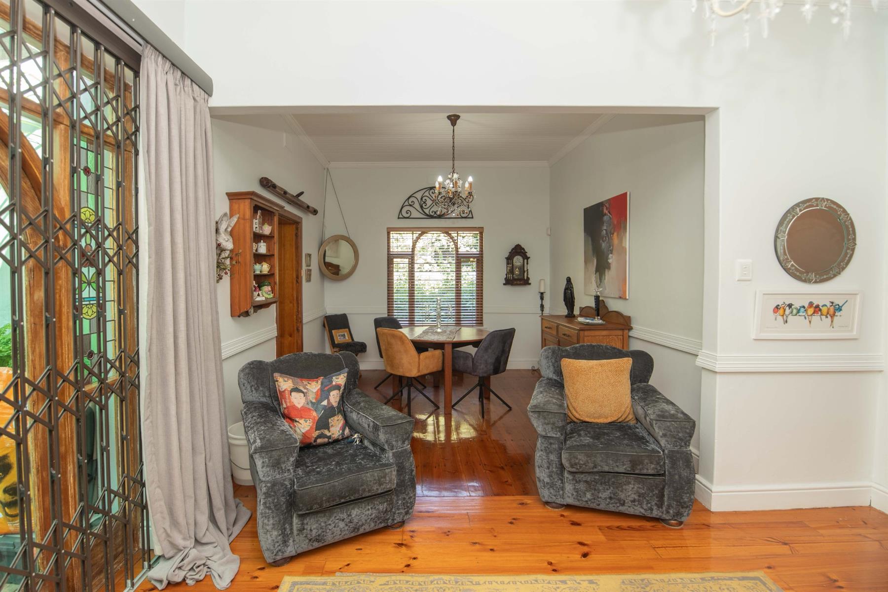 Charming, Immaculate 3 Bedroom Home with Character and Cottage Flatlet