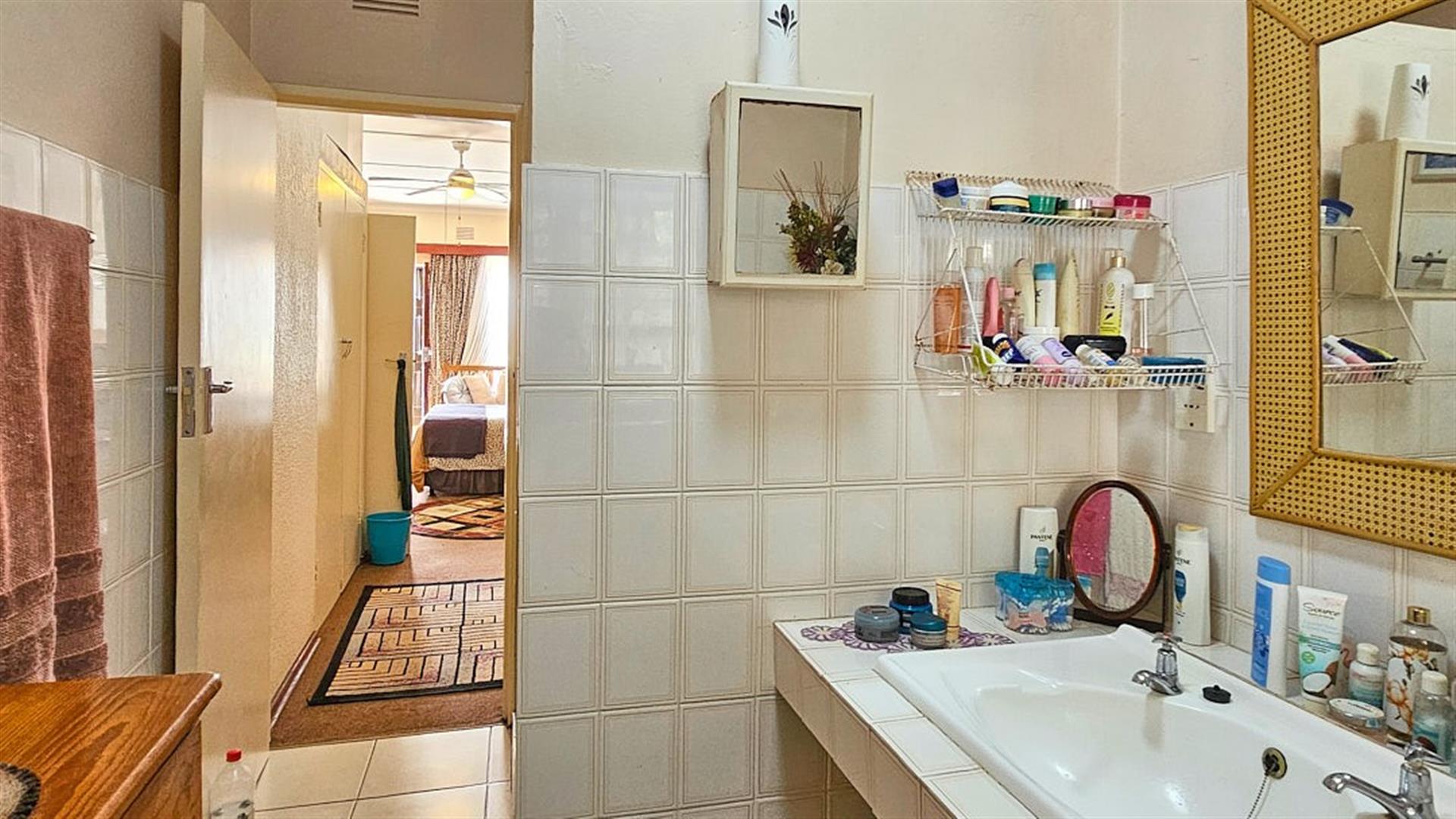 Apartment For Sale in Uvongo, KwaZulu Natal