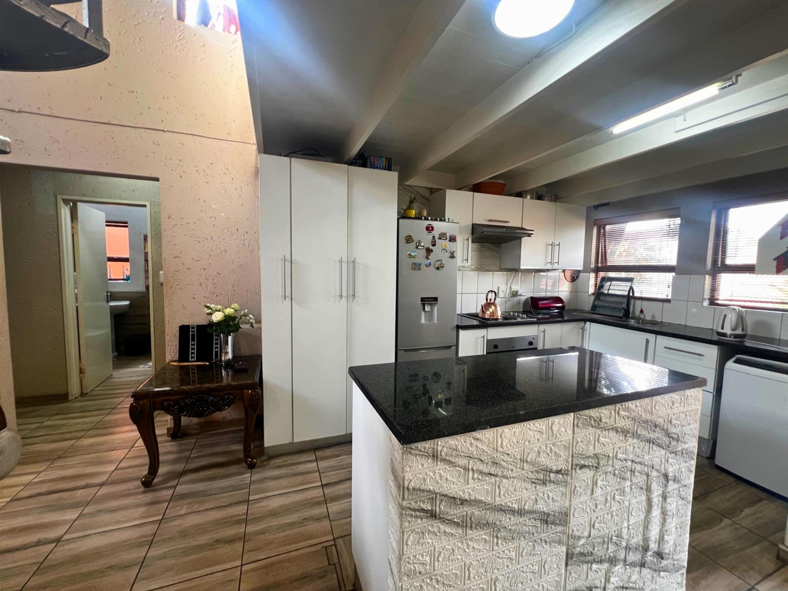 2 Bedroom loft house For Sale in Sunninghill, Sandton