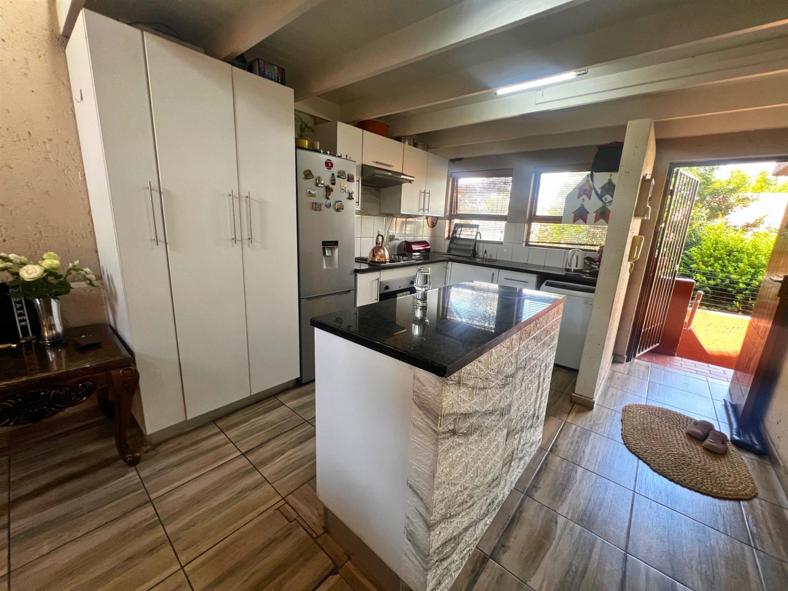 2 Bedroom loft house For Sale in Sunninghill, Sandton
