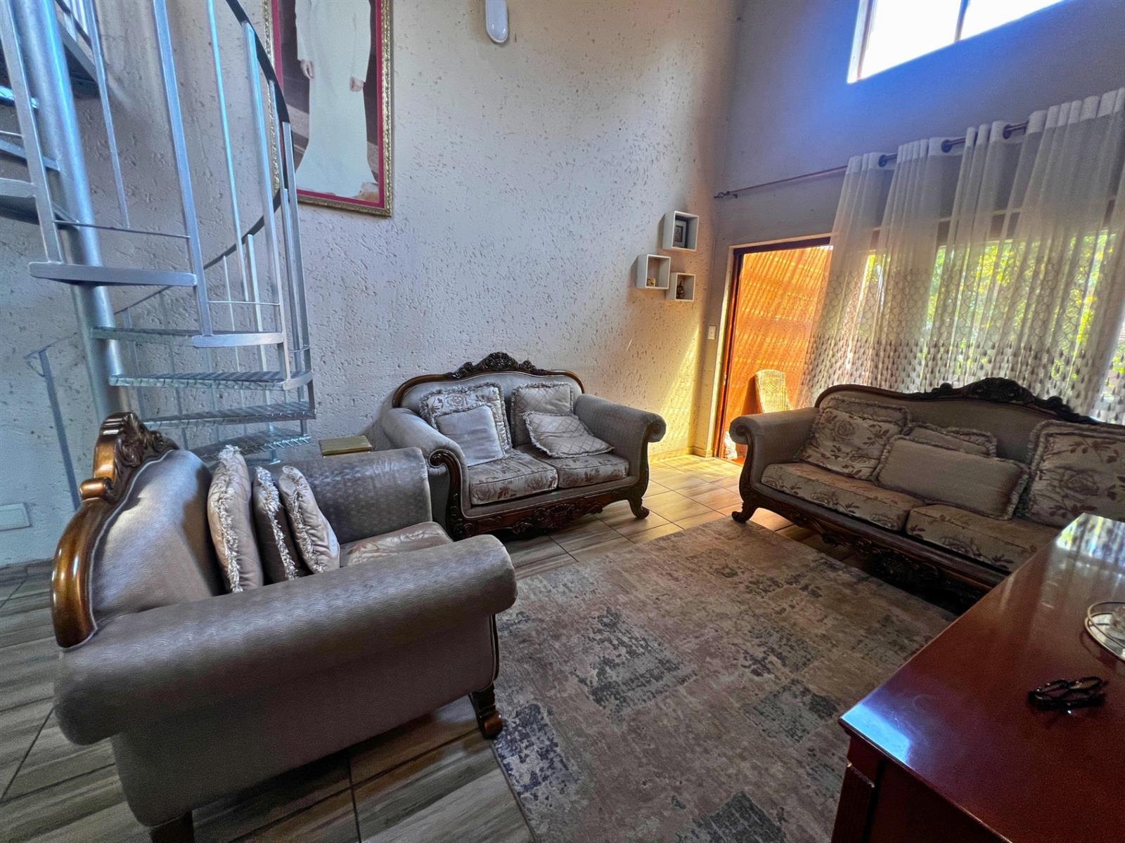 2 Bedroom loft house For Sale in Sunninghill, Sandton