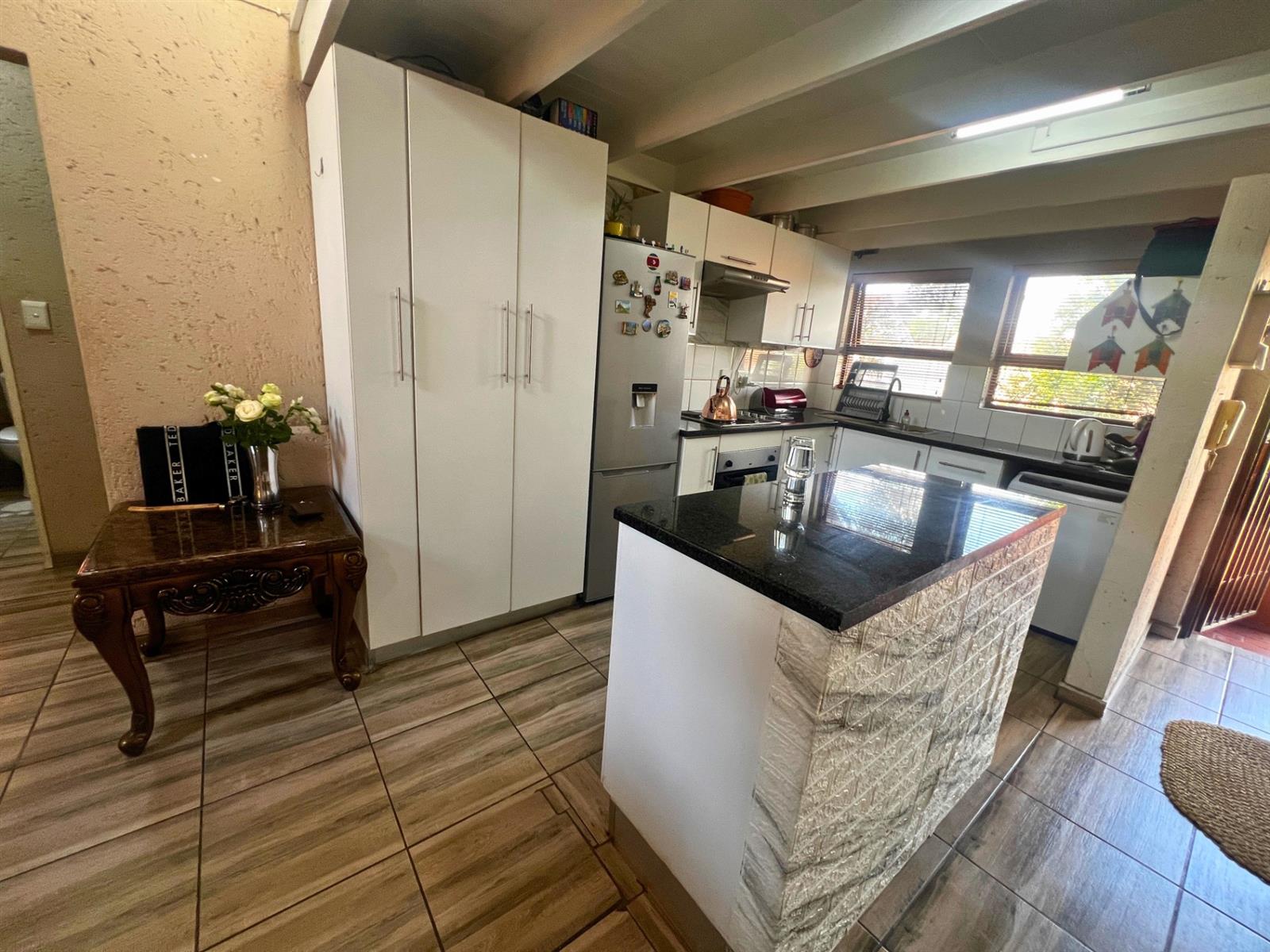 2 Bedroom loft house For Sale in Sunninghill, Sandton