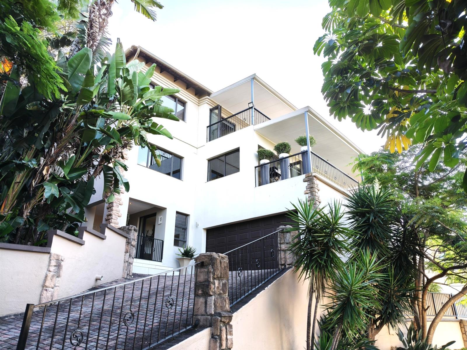 5 Bedroom, 4.5 Bathroom House for Sale in Villa Zebrina with Stunning Views.