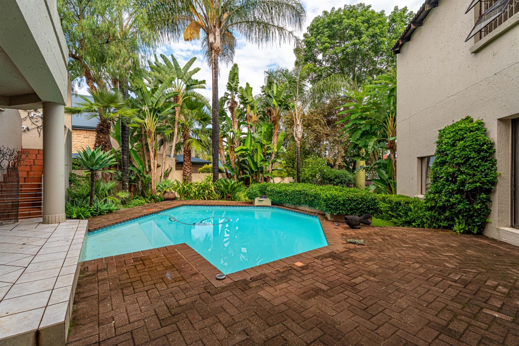 The Perfect Extended Family Home - 5 Bedrooms, Borehole and Timeless Charm in Kyalami Estate