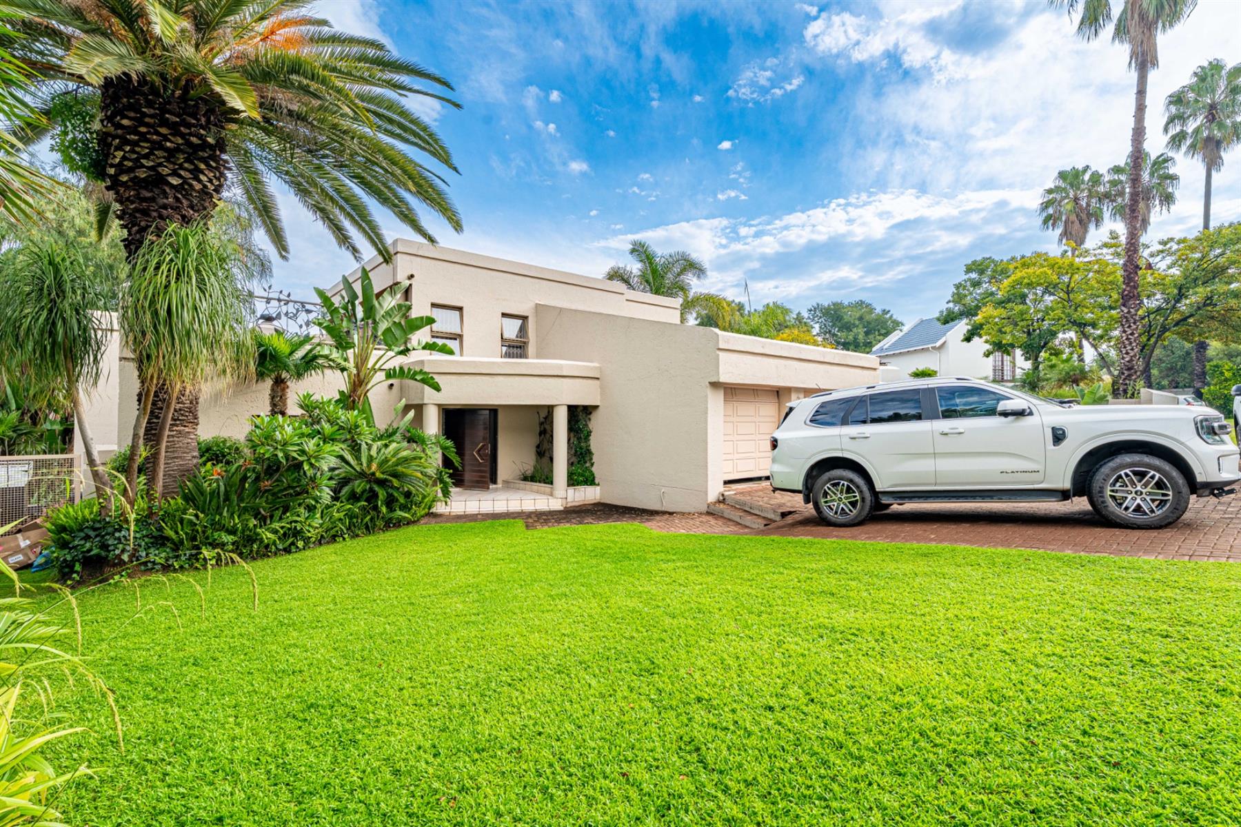 The Perfect Extended Family Home - 5 Bedrooms, Borehole and Timeless Charm in Kyalami Estate