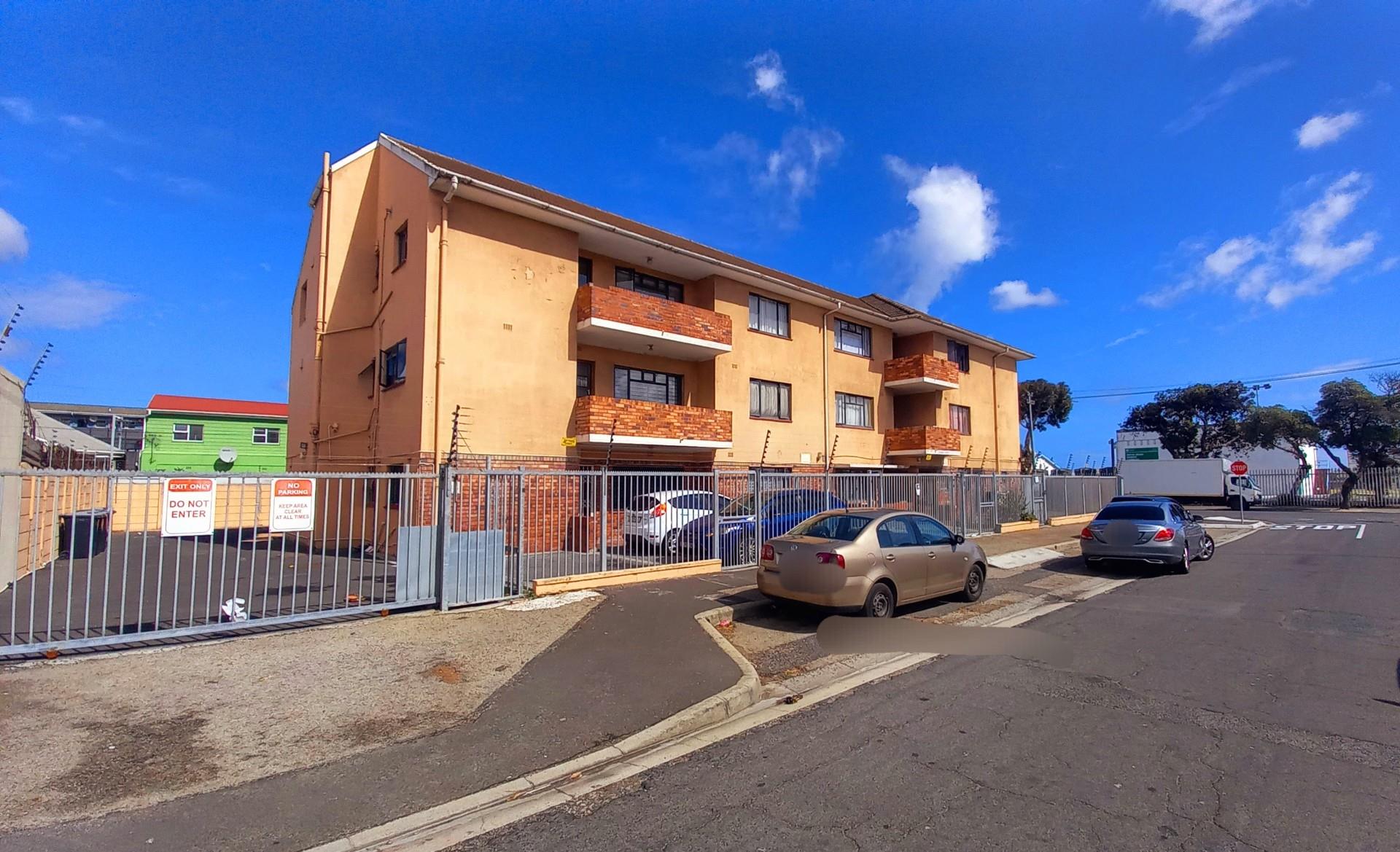 Spacious Apartment For Sale in Maitland, Cape Town