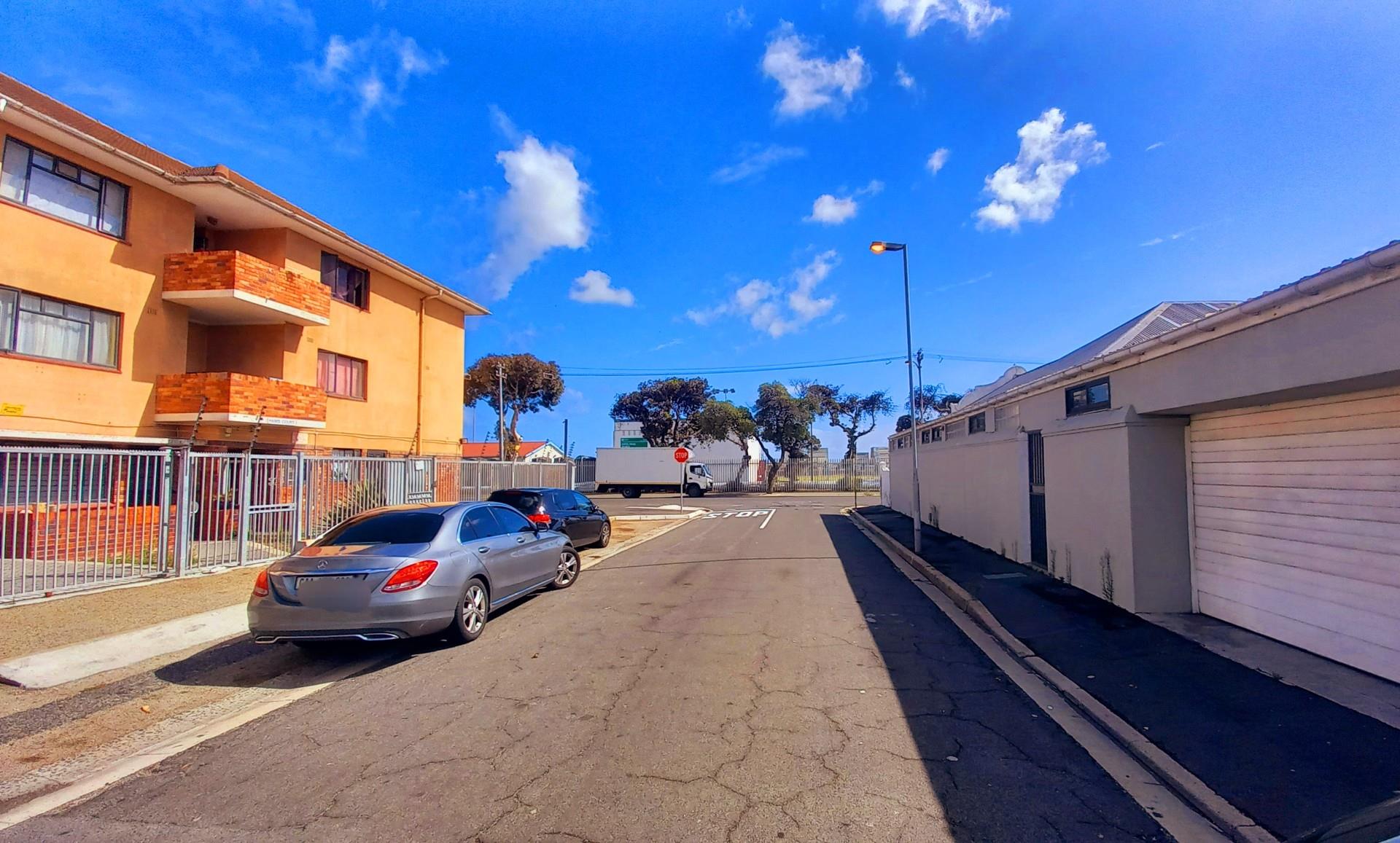 Spacious Apartment For Sale in Maitland, Cape Town