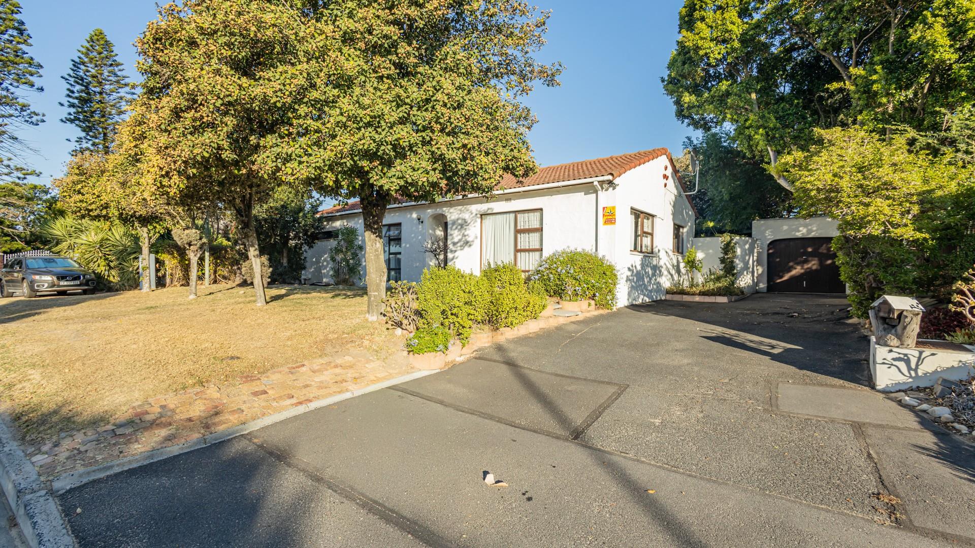 Two Dwelling Excellence in the Heart of Flamingo Vlei