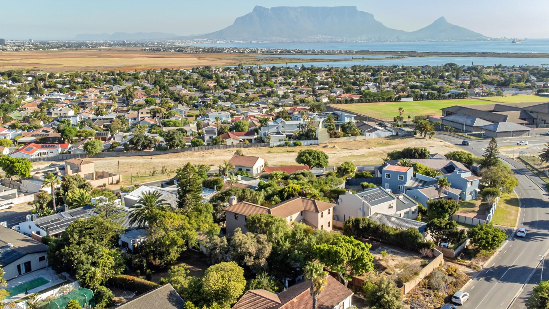 Two Dwelling Excellence in the Heart of Flamingo Vlei