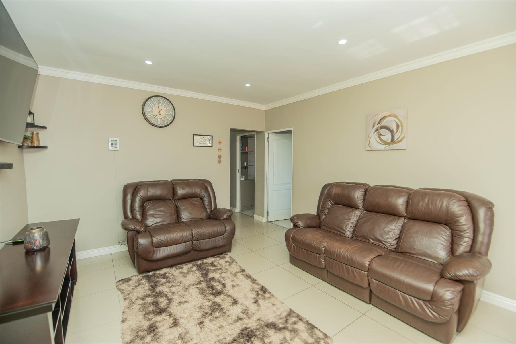 Newly Renovated 3 Bedroom Home WITH Spacious Outbuilding