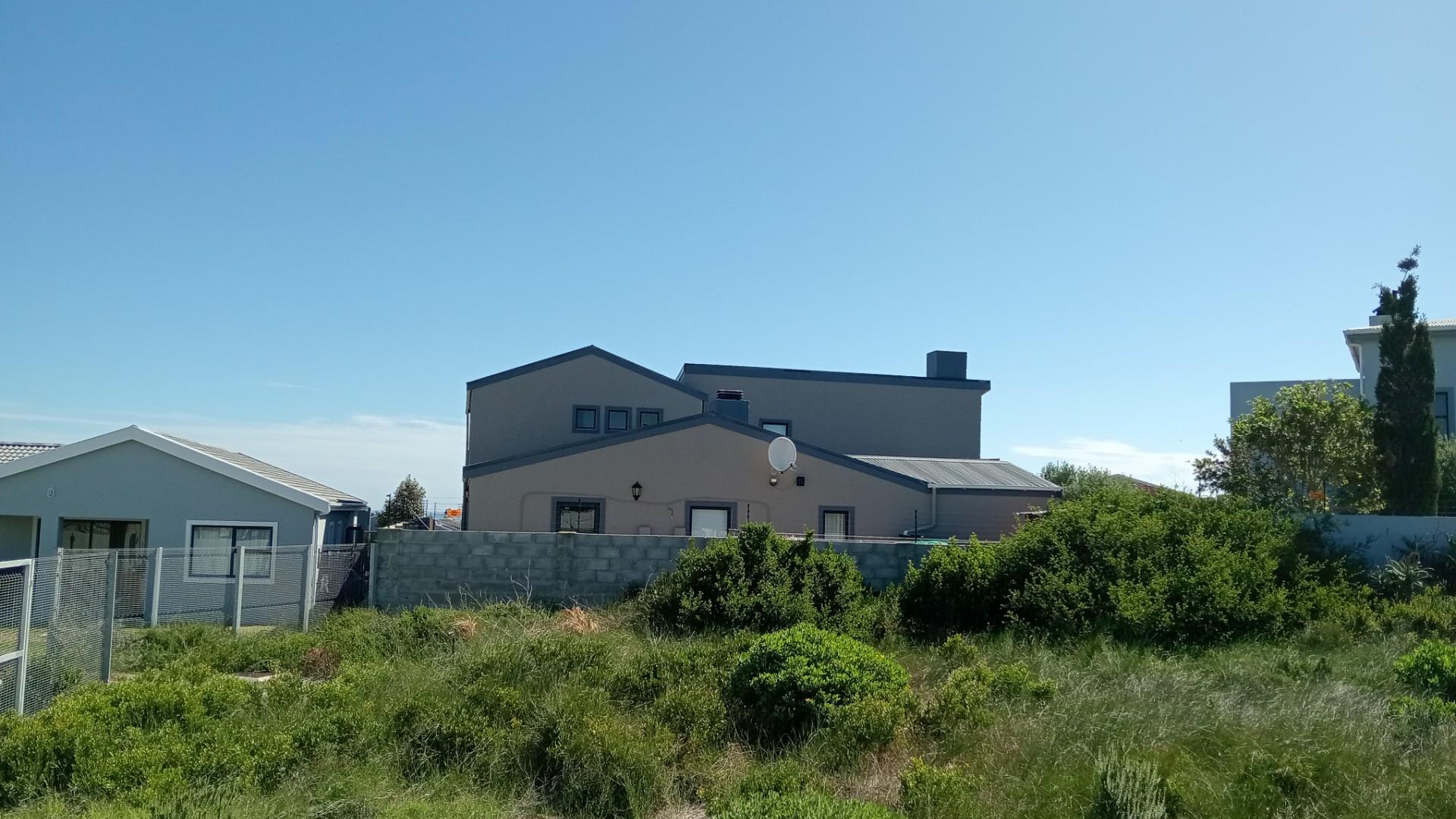 Prime Perlemoenbaai Stand with Commanding Mountain Views