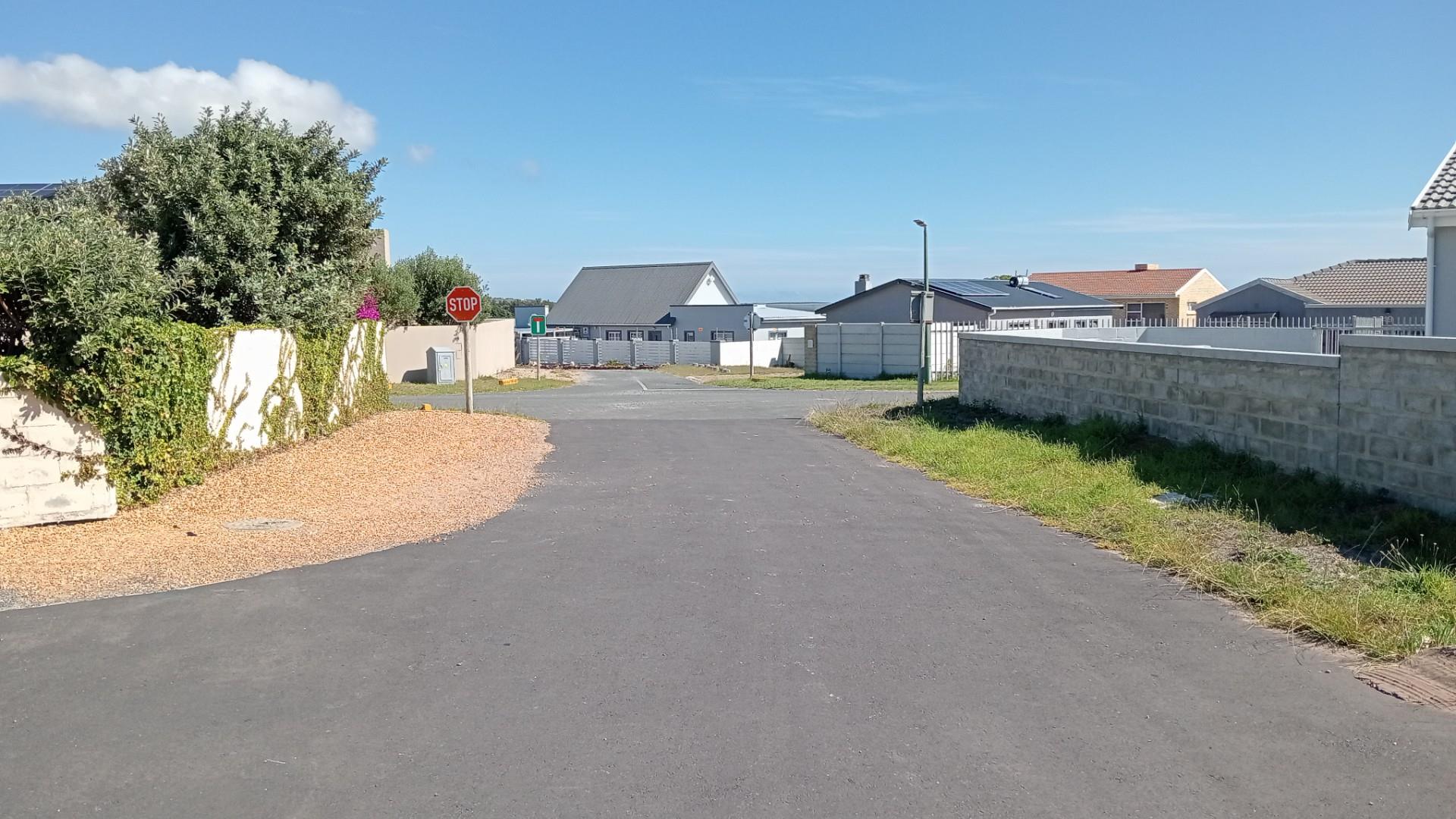 Prime Perlemoenbaai Stand with Commanding Mountain Views