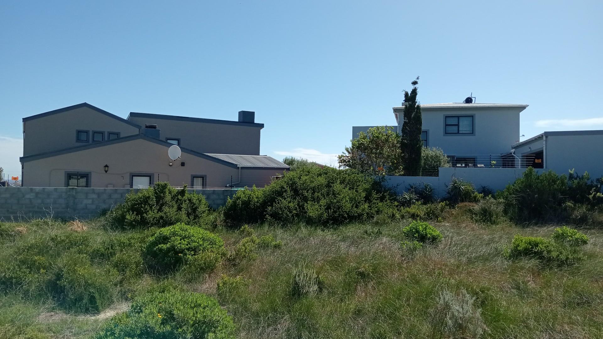 Prime Perlemoenbaai Stand with Commanding Mountain Views