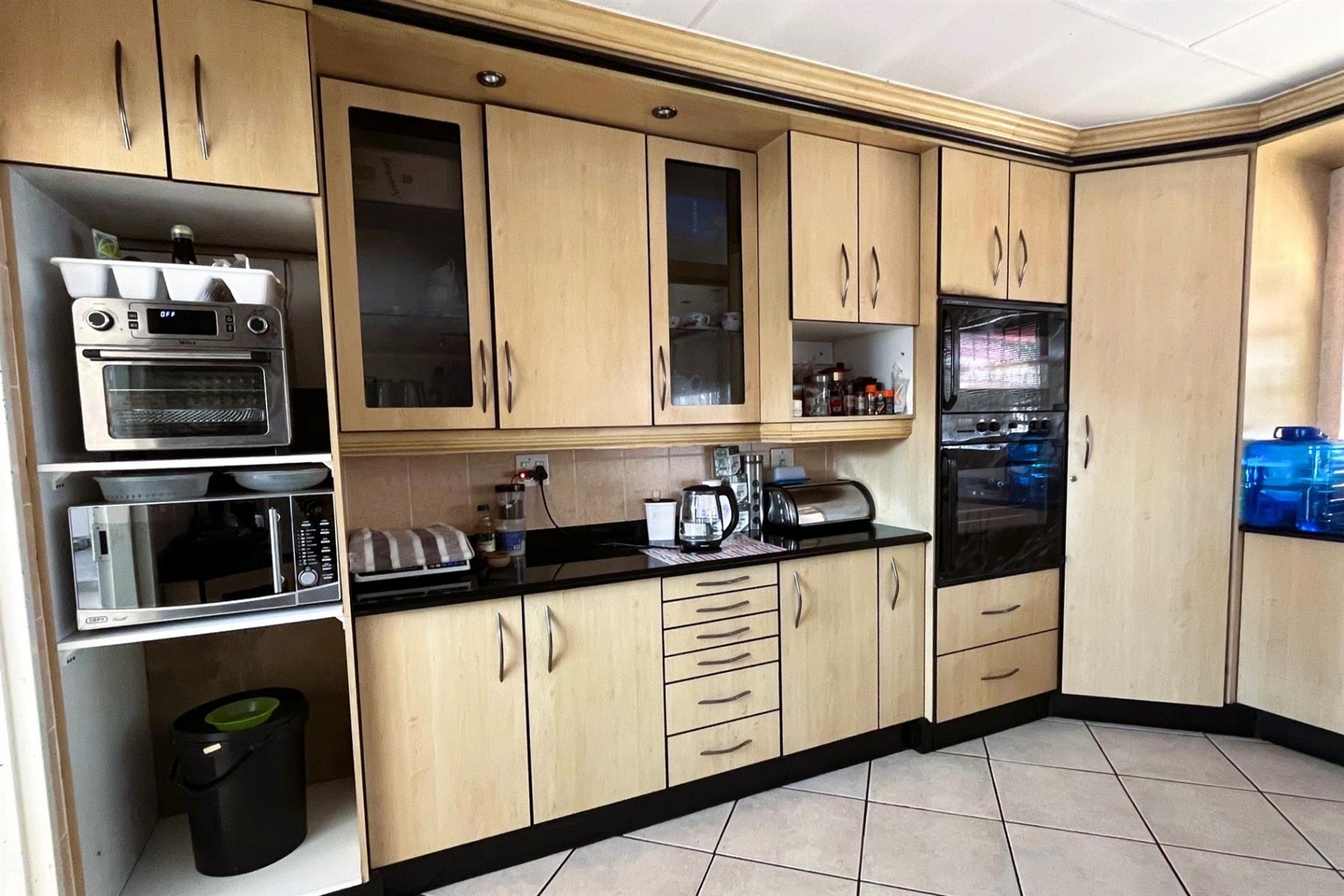 Stunning 5-6 Bedroom Family Home with a Flatlet in Prime Brackendowns!