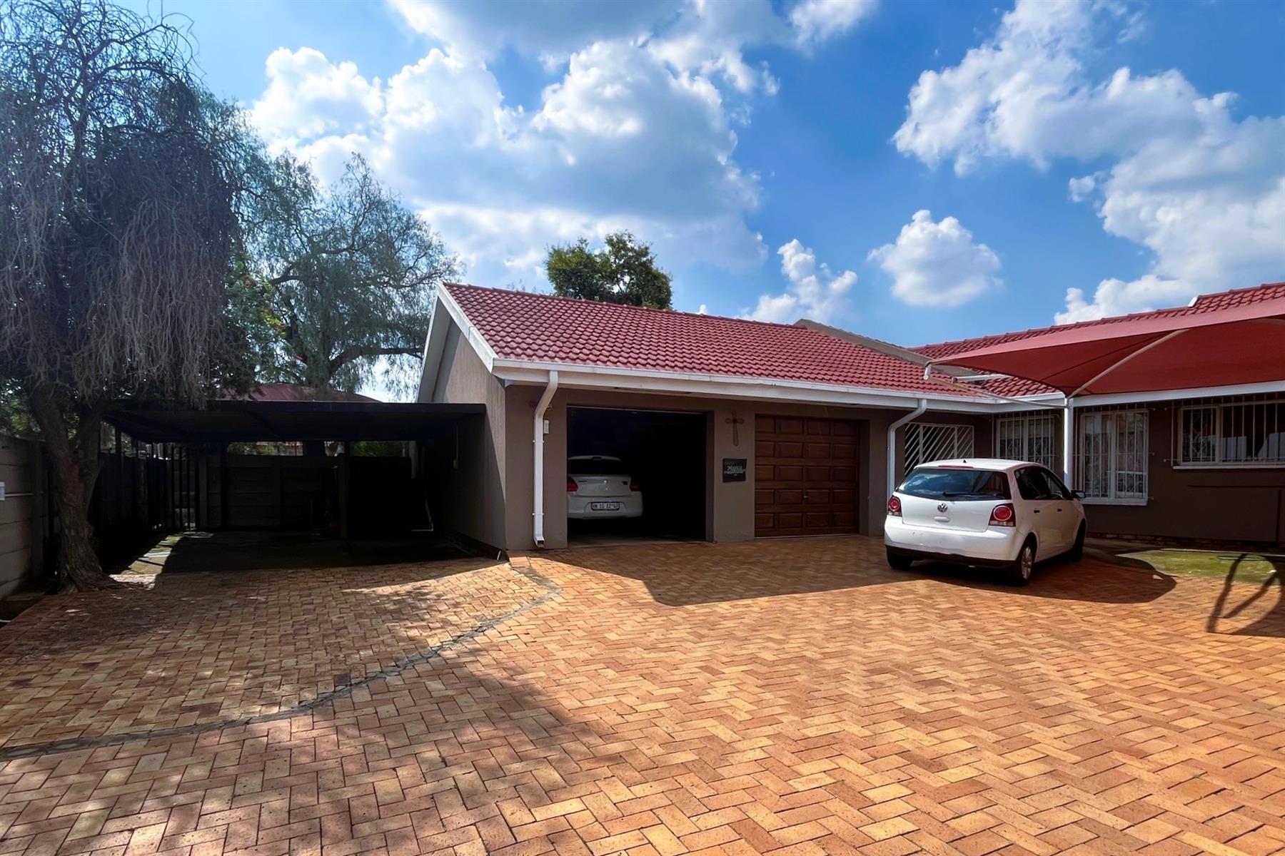 Stunning 5-6 Bedroom Family Home with a Flatlet in Prime Brackendowns!