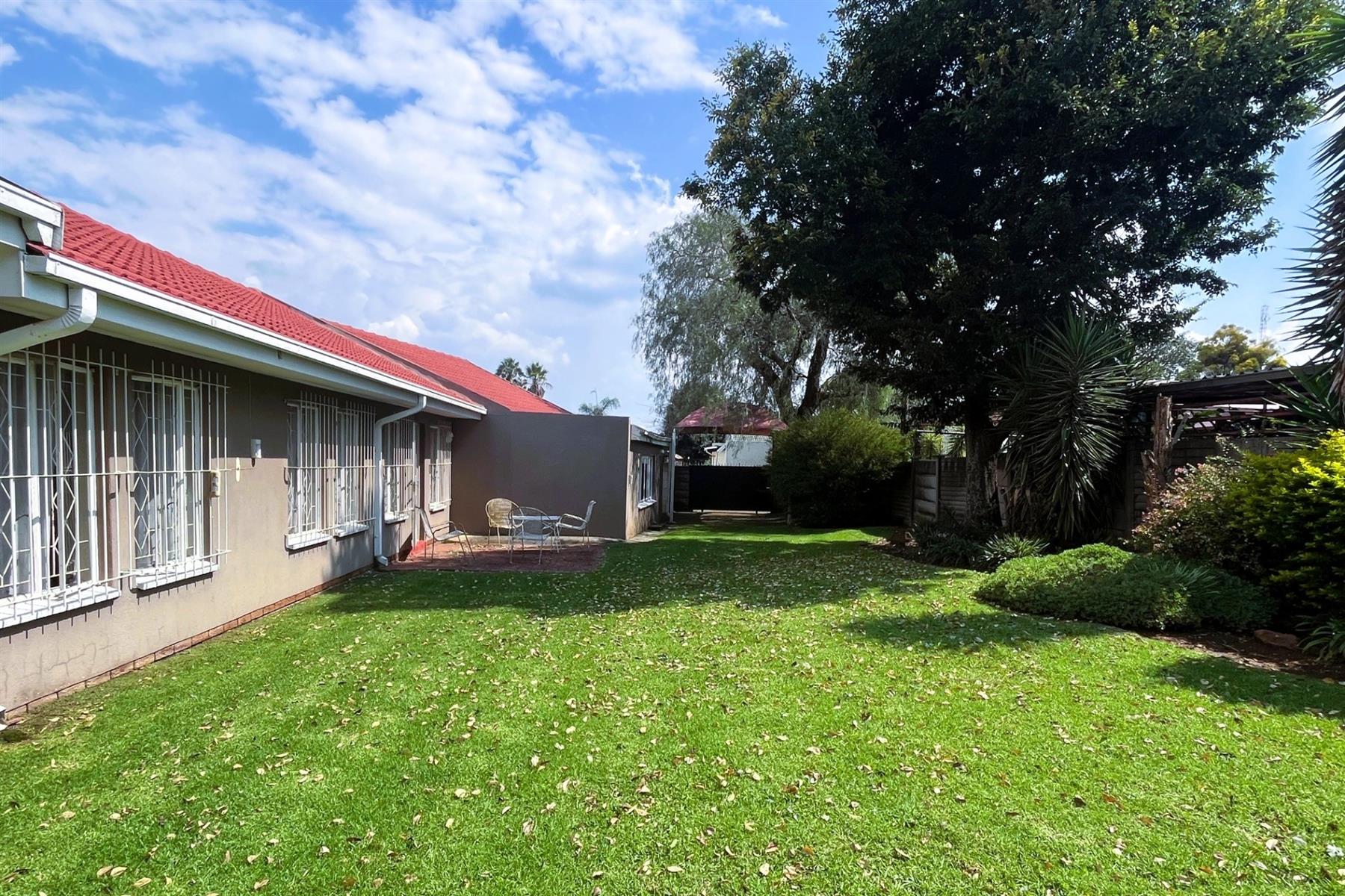 Stunning 5-6 Bedroom Family Home with a Flatlet in Prime Brackendowns!