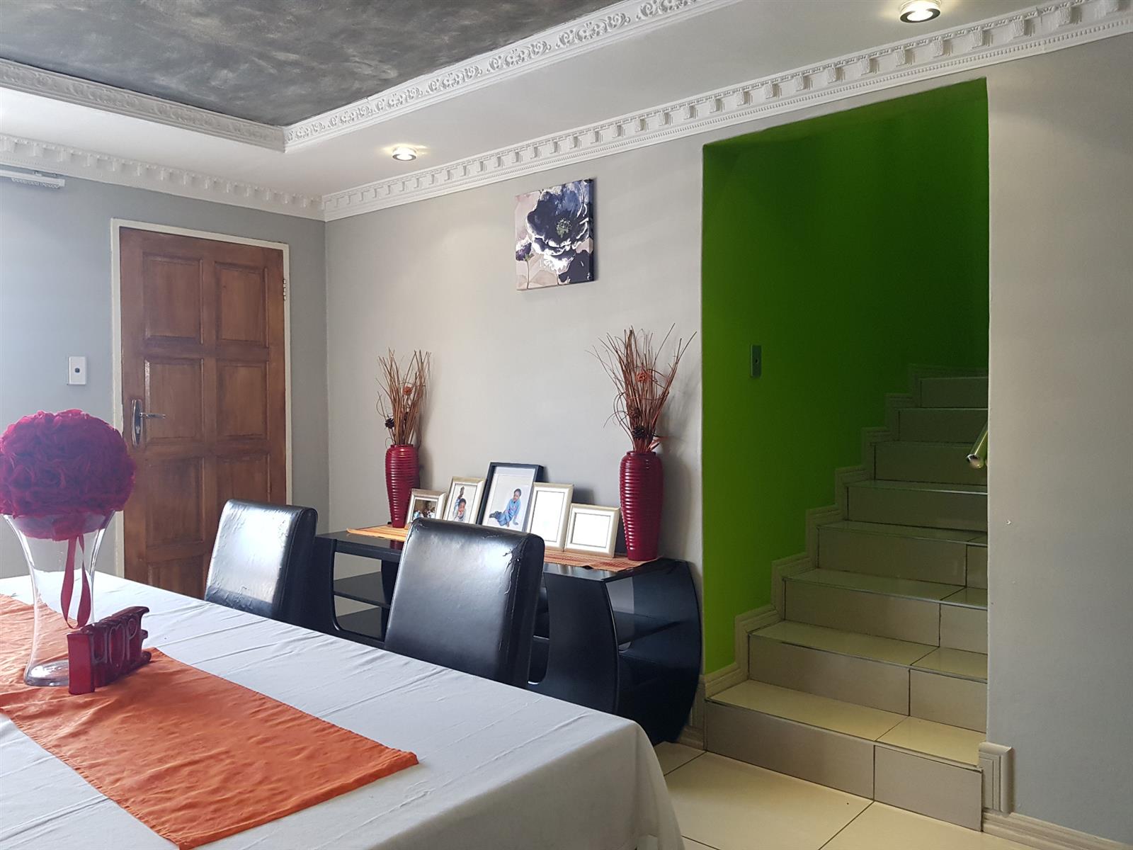 Stylish 3-Bedroom Unit in a Peaceful Fauna Park Setting