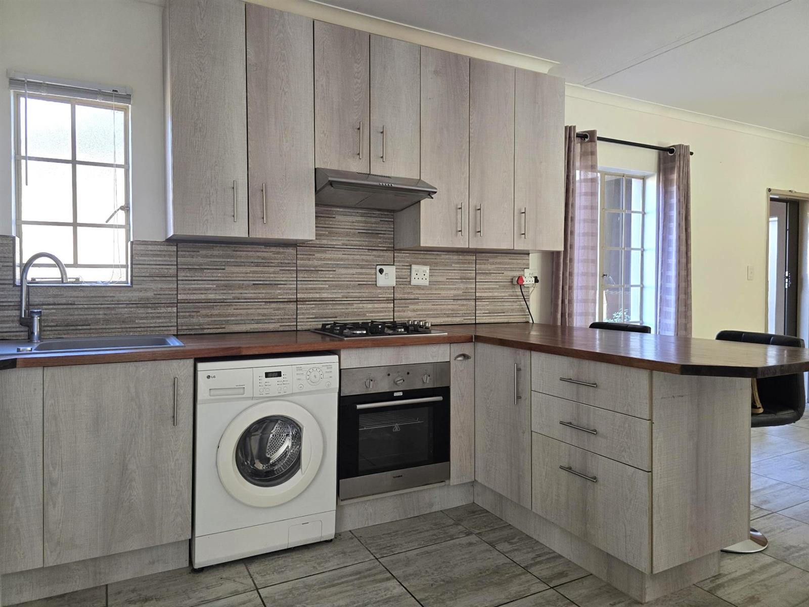 2 Bed 1 Bath Glen Marais