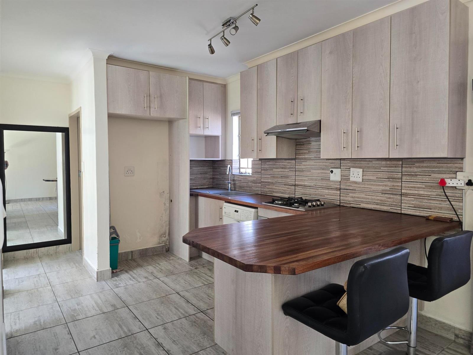 2 Bed 1 Bath Glen Marais