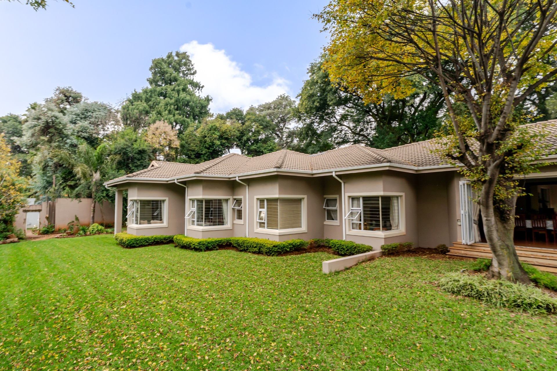 A FAMILY OASIS NESTLED IN PRISTINE BEDFORDVIEW
