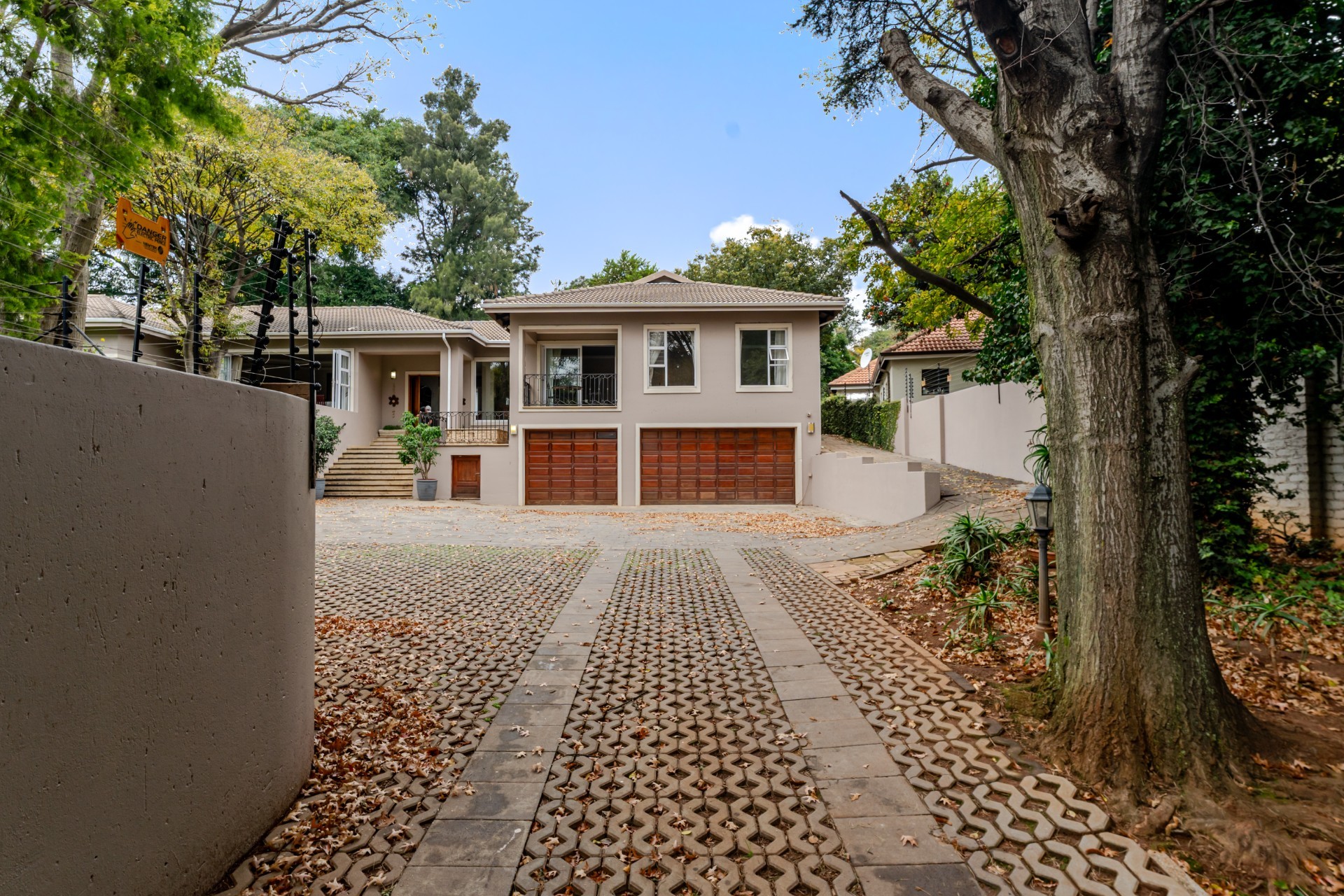 A FAMILY OASIS NESTLED IN PRISTINE BEDFORDVIEW