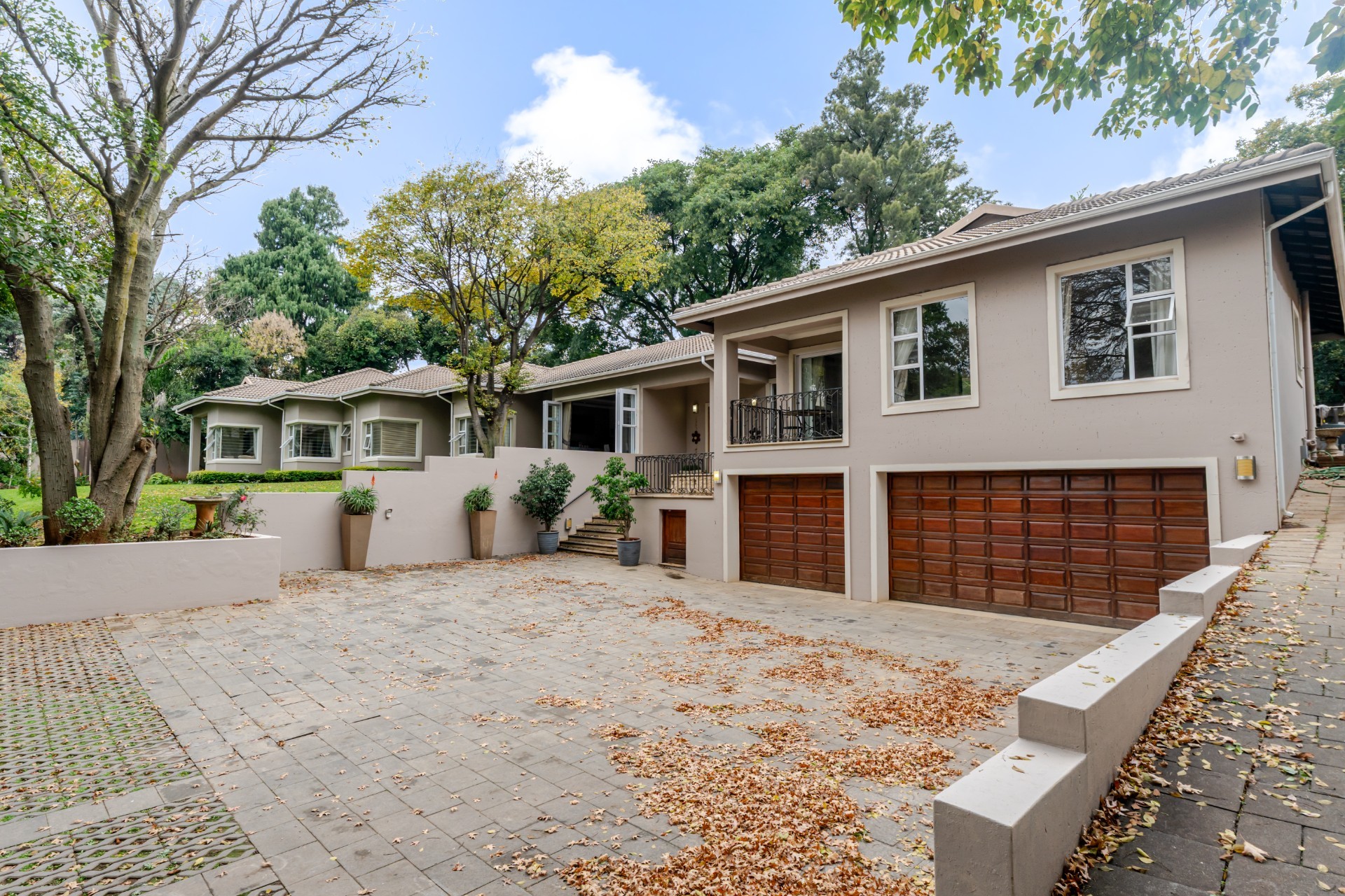 A FAMILY OASIS NESTLED IN PRISTINE BEDFORDVIEW
