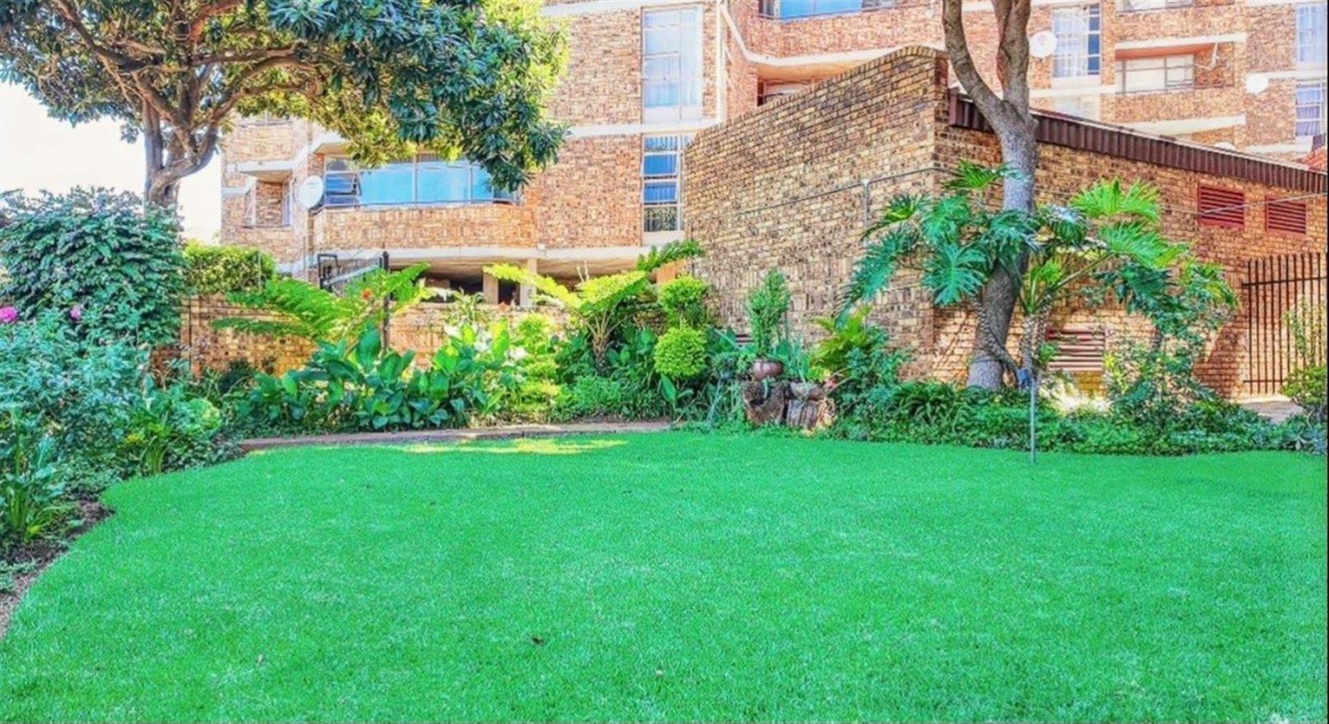 NEWLY RENOVATED 2-BEDROOM APARTMENT IN THE HEART OF PRETORIA NORTH