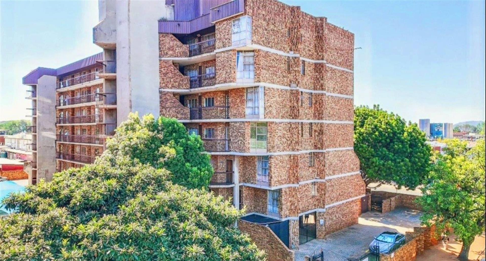 NEWLY RENOVATED 2-BEDROOM APARTMENT IN THE HEART OF PRETORIA NORTH