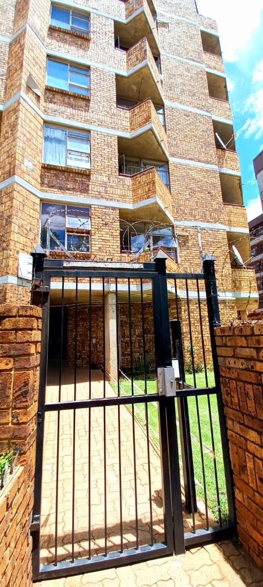 NEWLY RENOVATED 2-BEDROOM APARTMENT IN THE HEART OF PRETORIA NORTH