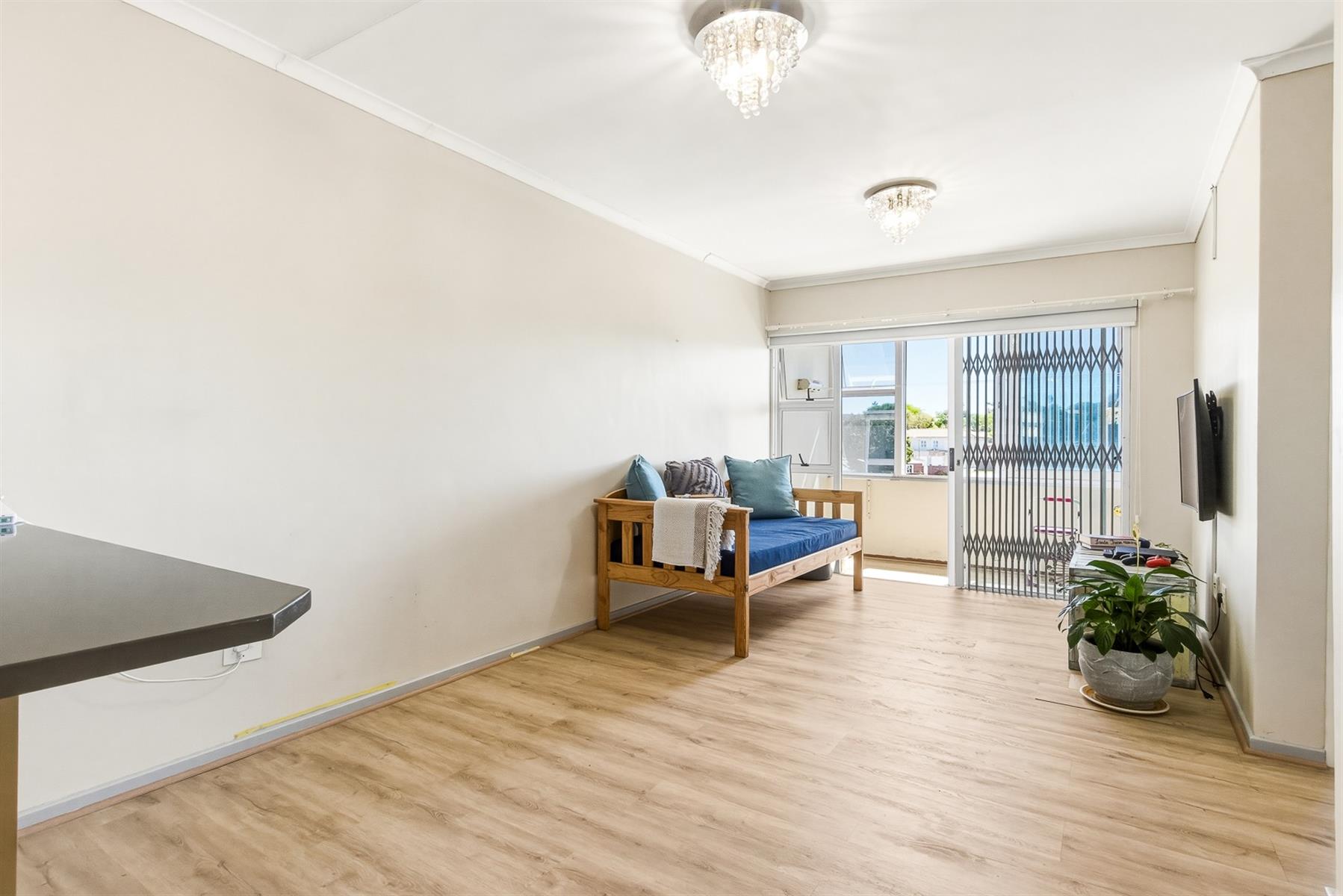 2 Bedroom Apartment with a Double Garage
