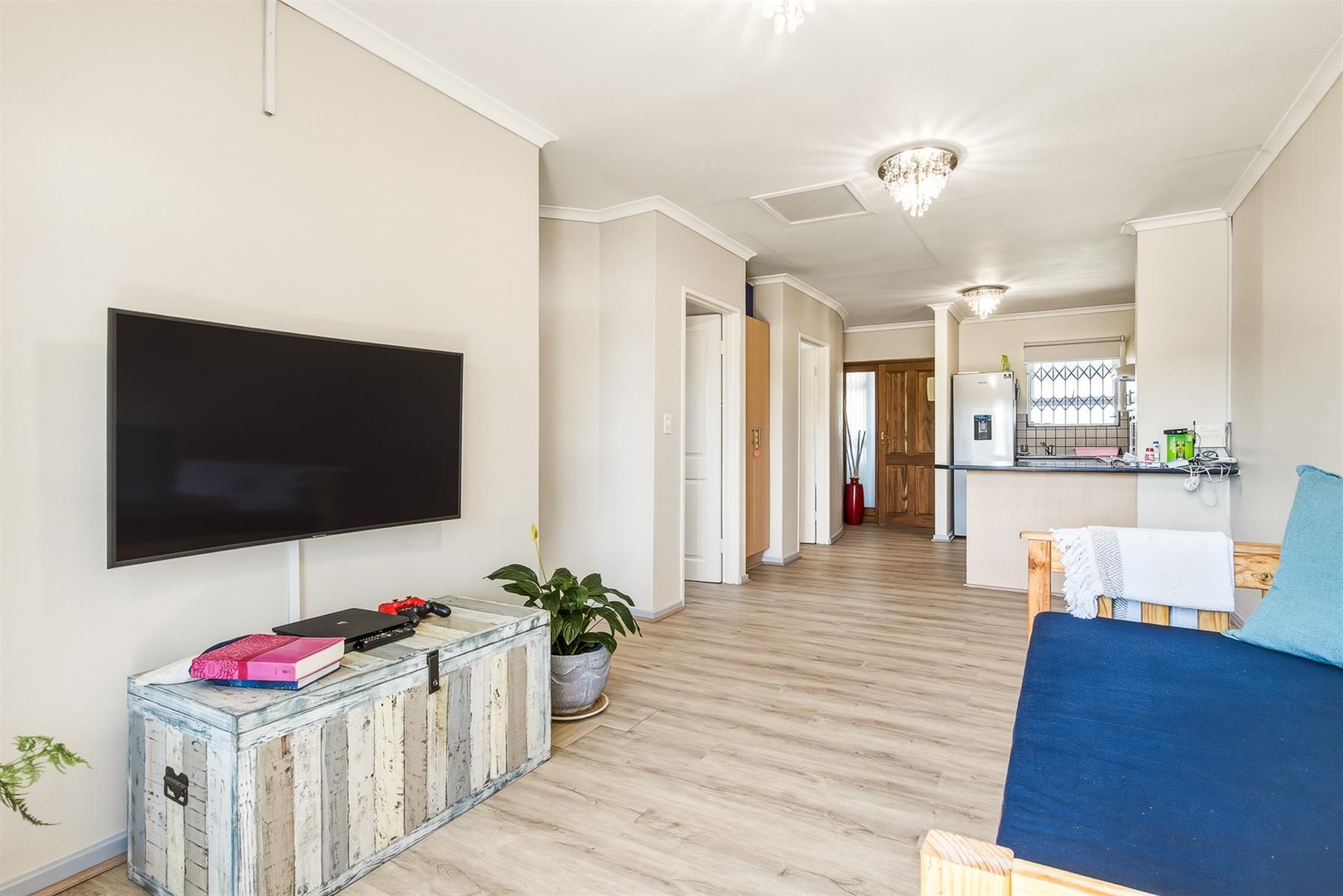 2 Bedroom Apartment with a Double Garage