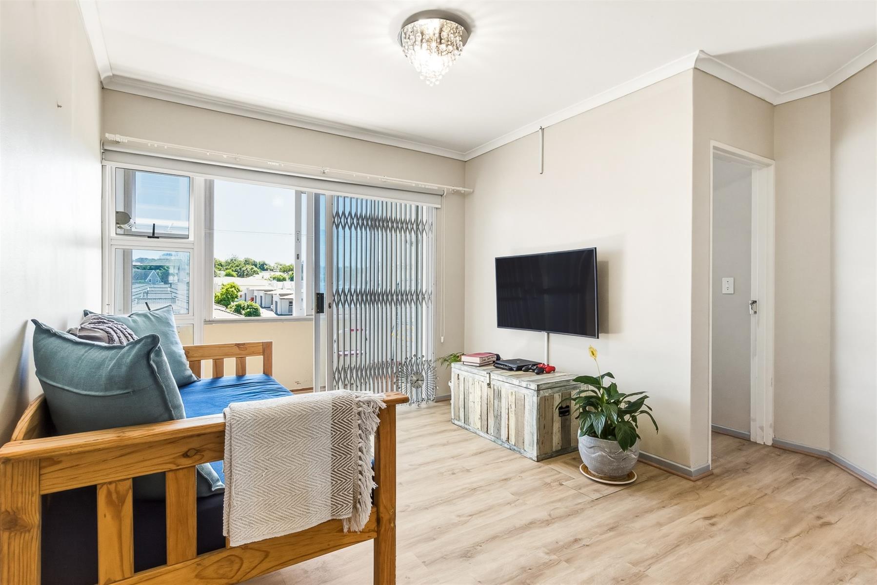 2 Bedroom Apartment with a Double Garage