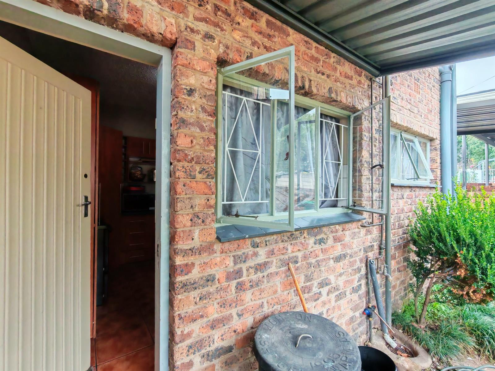 Duplex For Sale in Middelburg Central, Middelburg