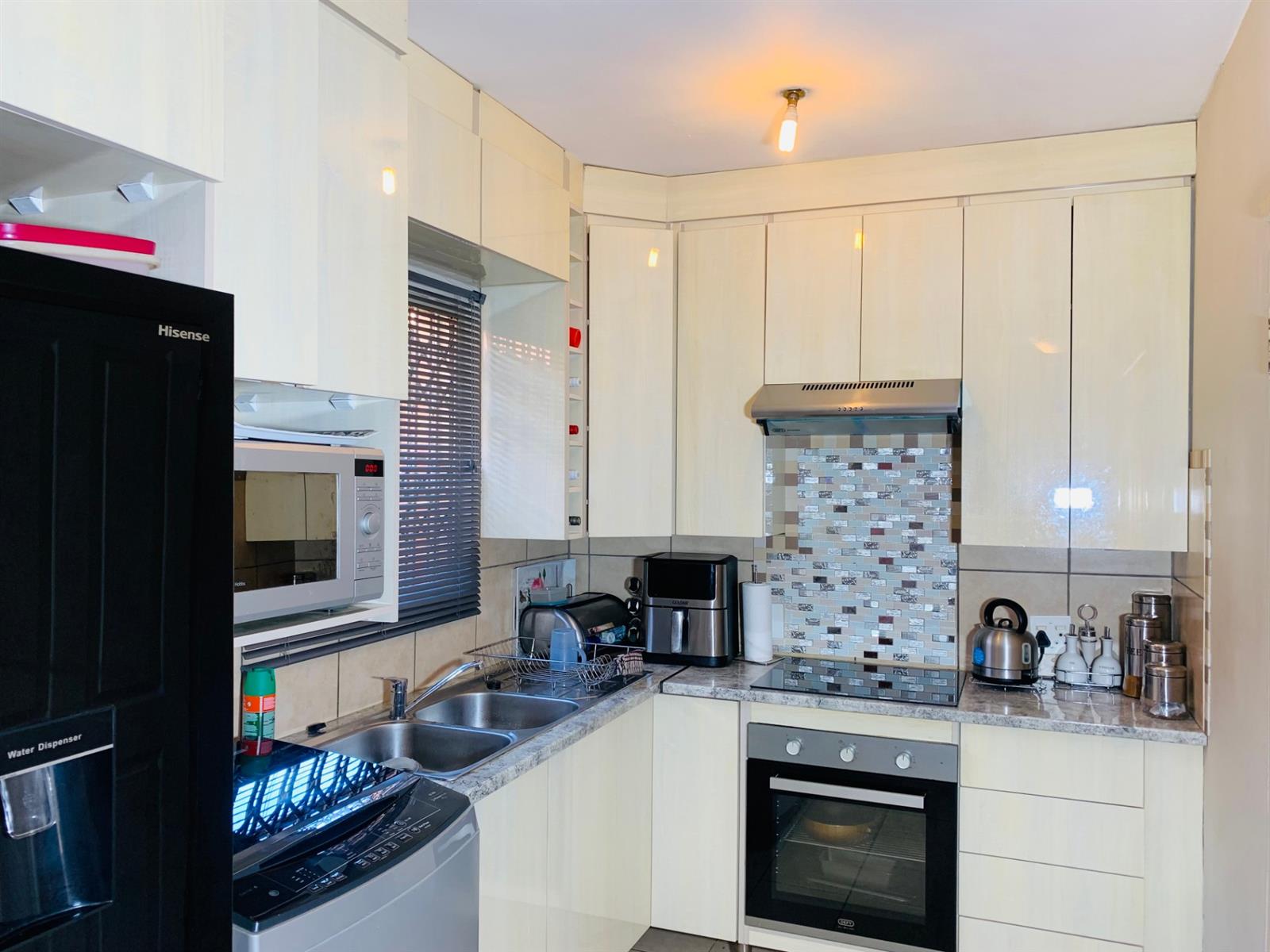 3 Bedroom, 2 Bathroom Townhouse For Sale in Theresapark, Akasia