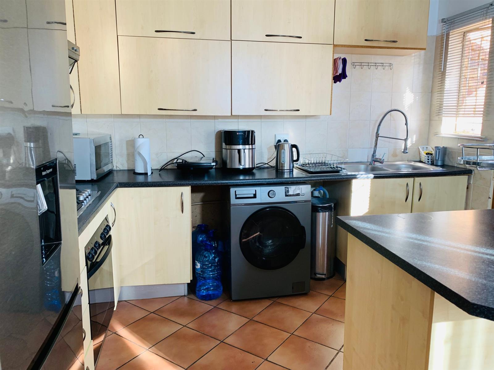 3 Bedroom, 2 Bathroom Townhouse For Sale in Clarina, Akasia
