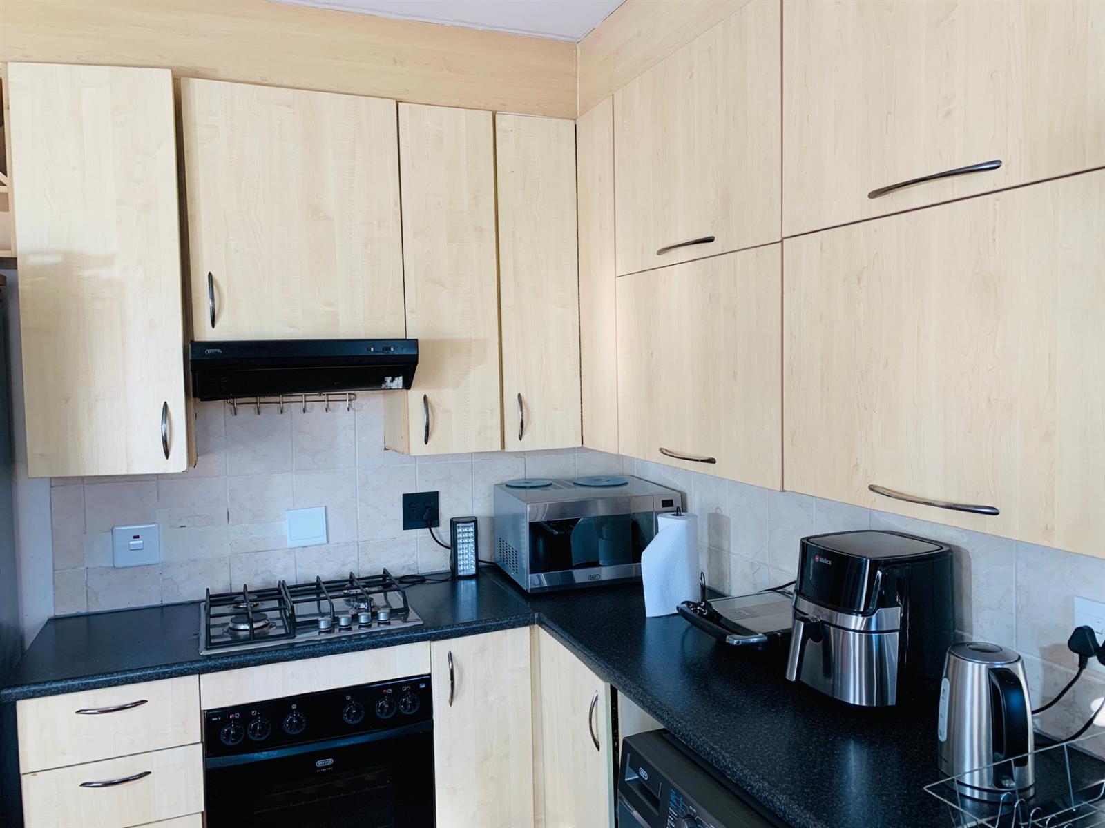 3 Bedroom, 2 Bathroom Townhouse For Sale in Clarina, Akasia