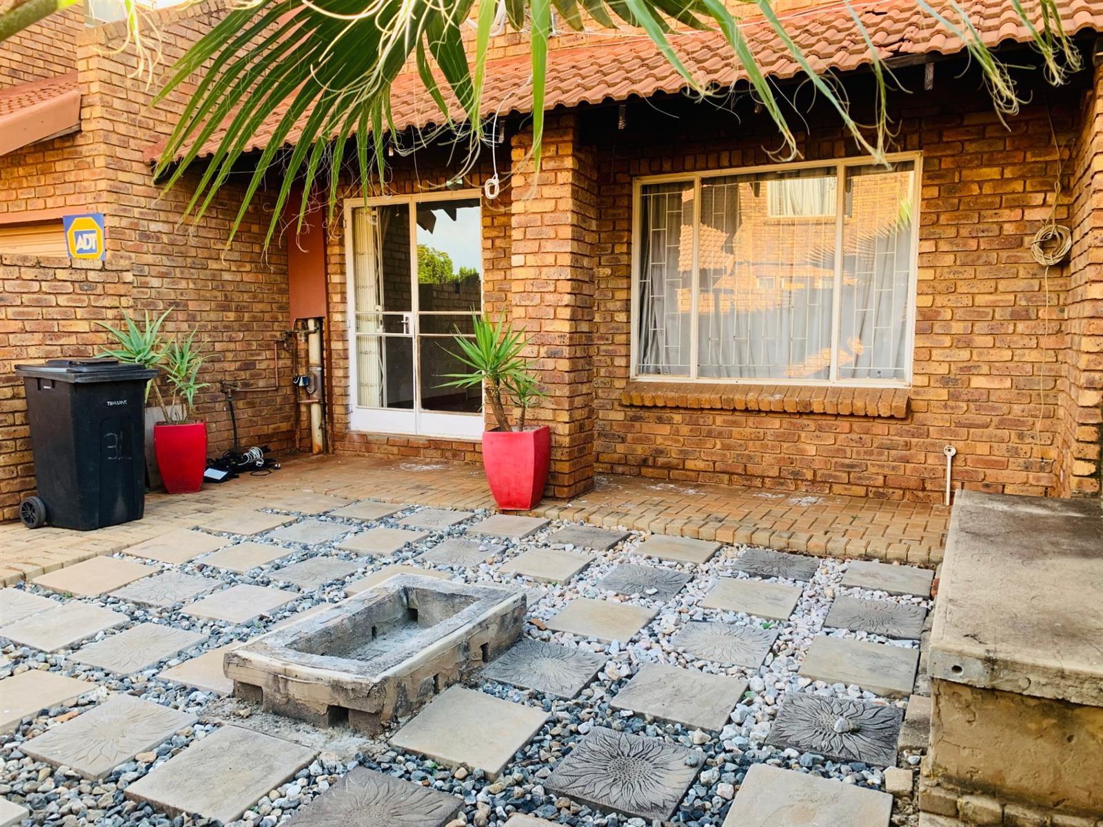 3 Bedroom, 2 Bathroom Townhouse For Sale in Clarina, Akasia