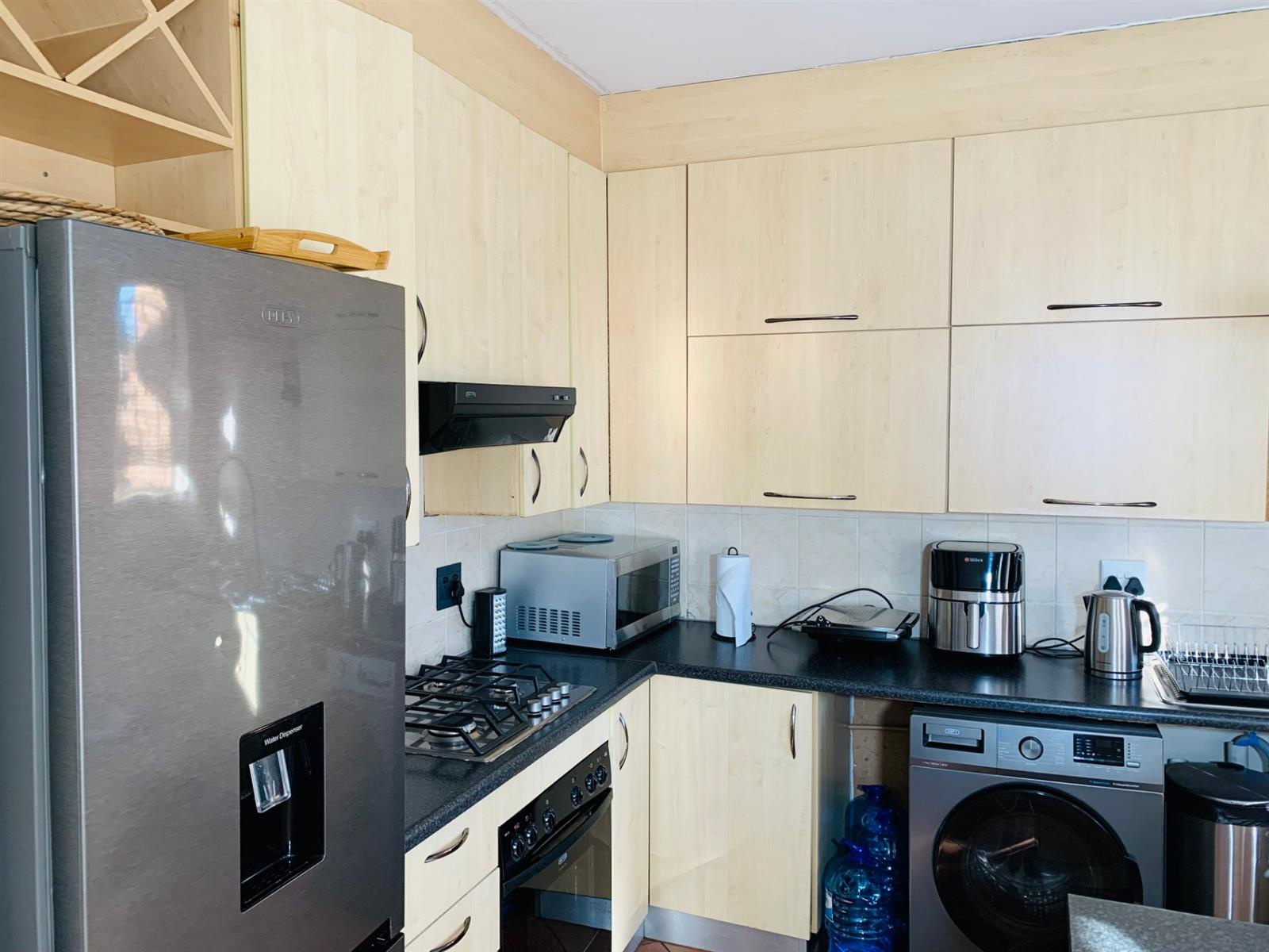 3 Bedroom, 2 Bathroom Townhouse For Sale in Clarina, Akasia