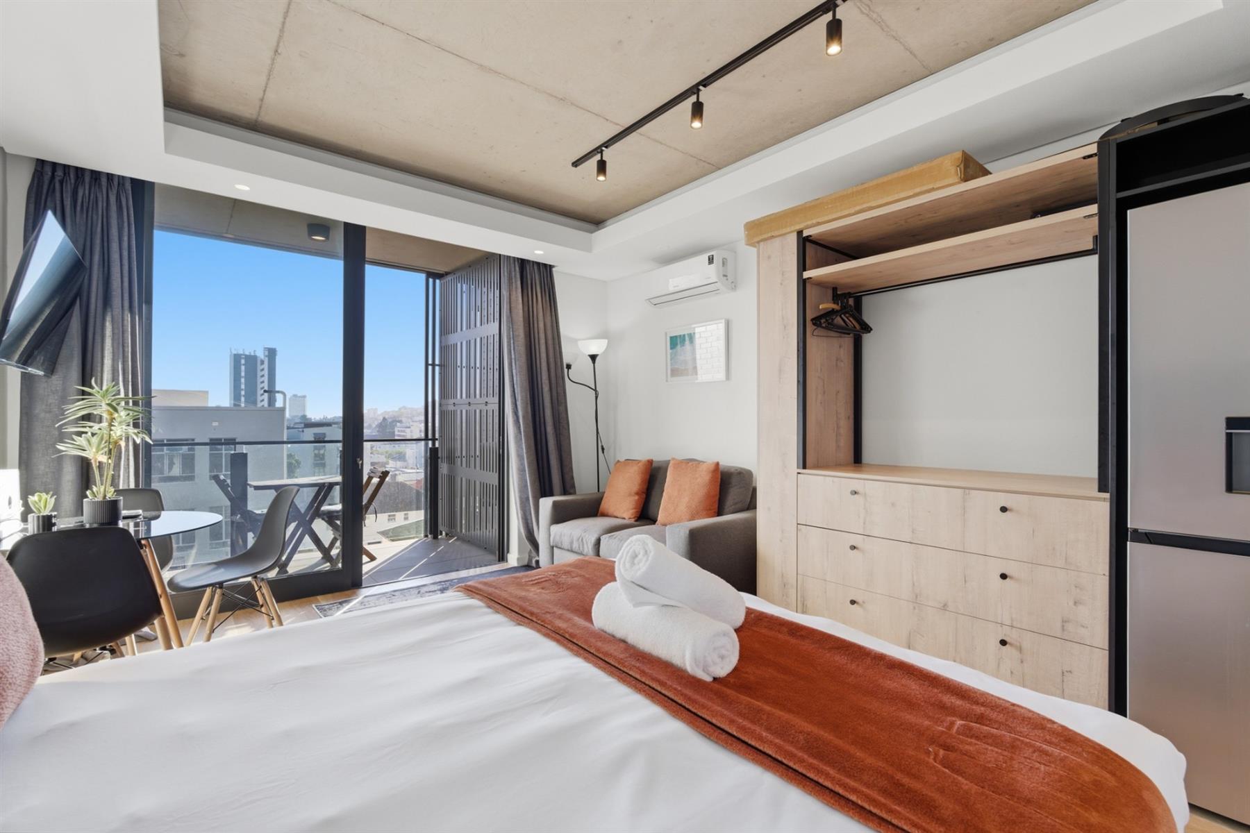 Airbnb Studio Apartment For Sale in Fresnaye, Cape Town